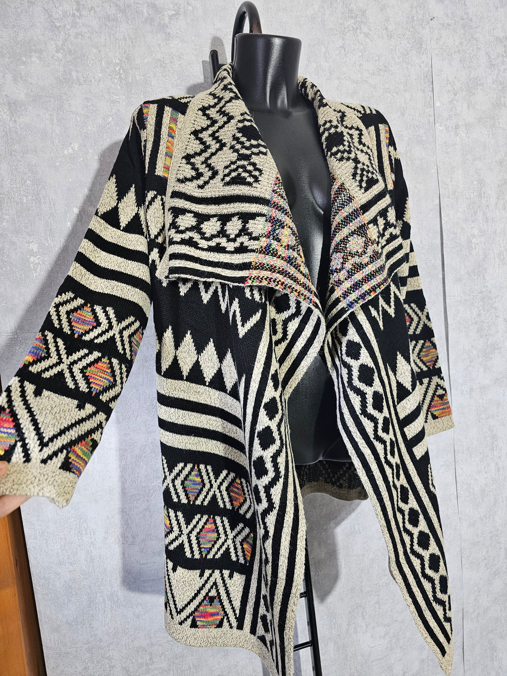 Warmer Strickmantel / Cardigan mit Muster
