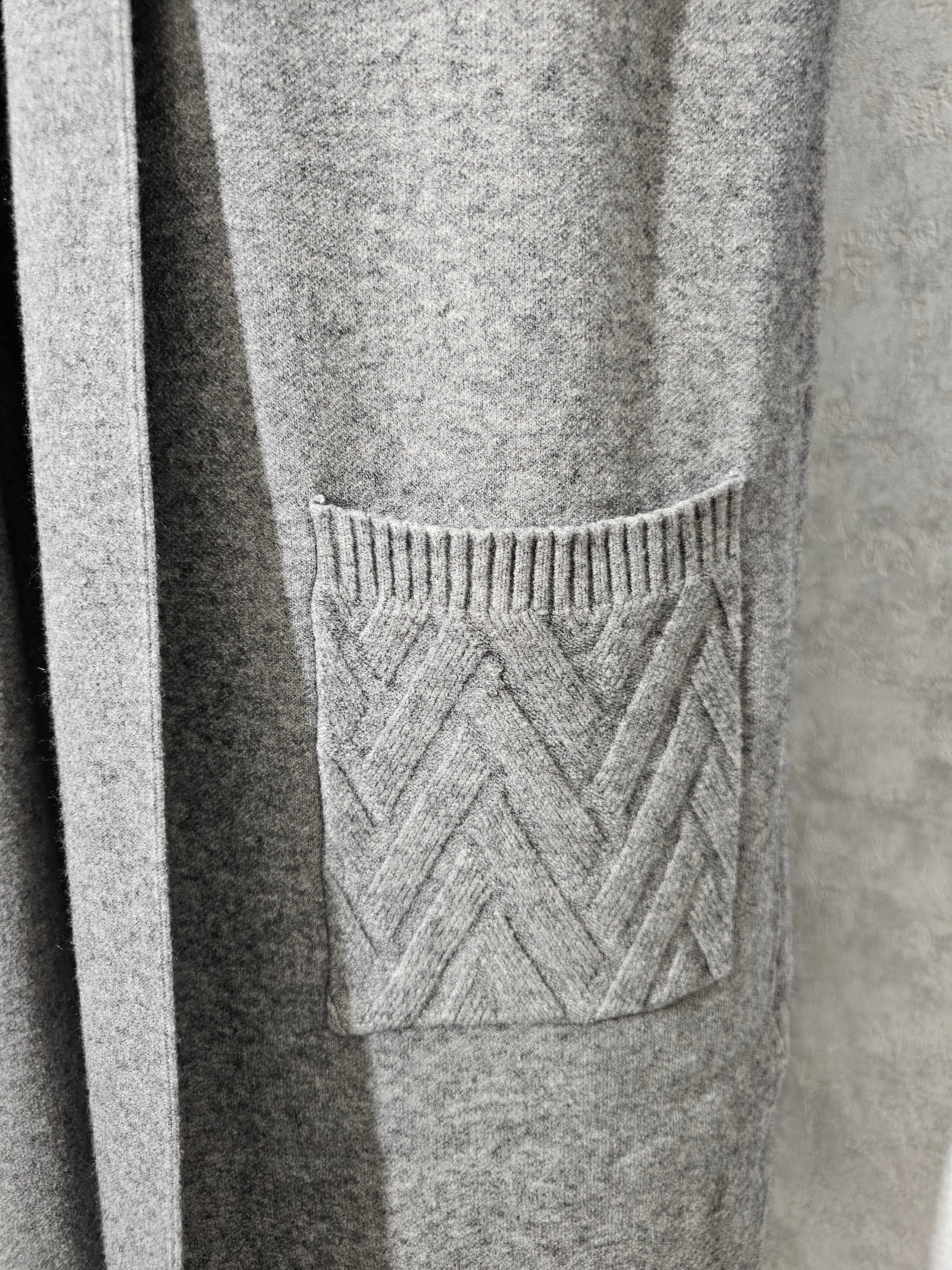 Elegante Strickjacke in Grau mit Kaschmir – weich & stilvoll