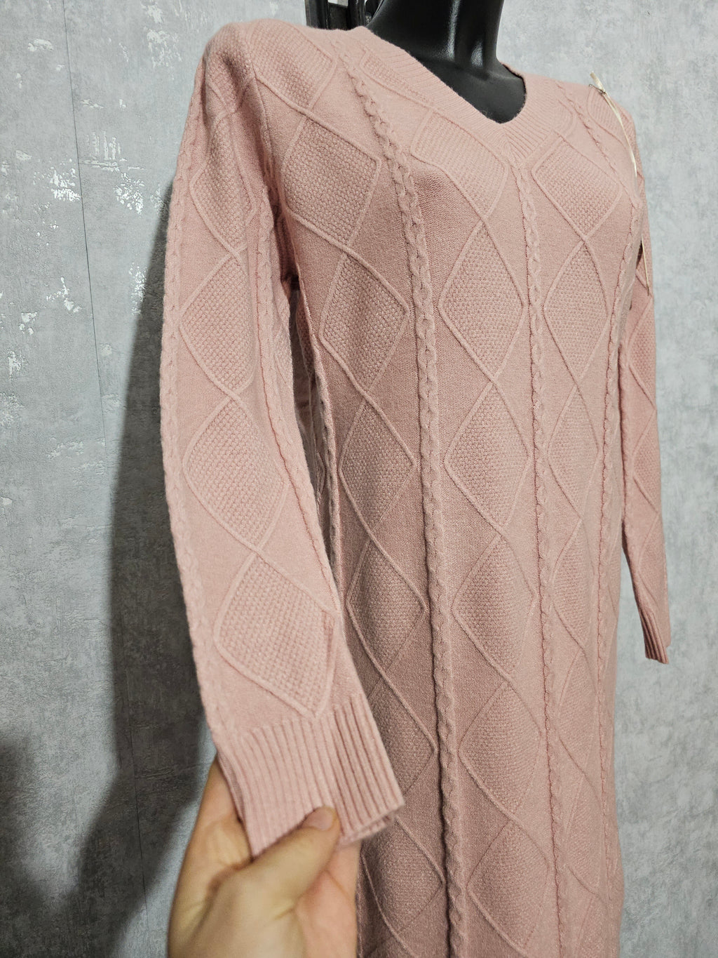 Warmer Strickkleid mit Muster – Rosa M/L