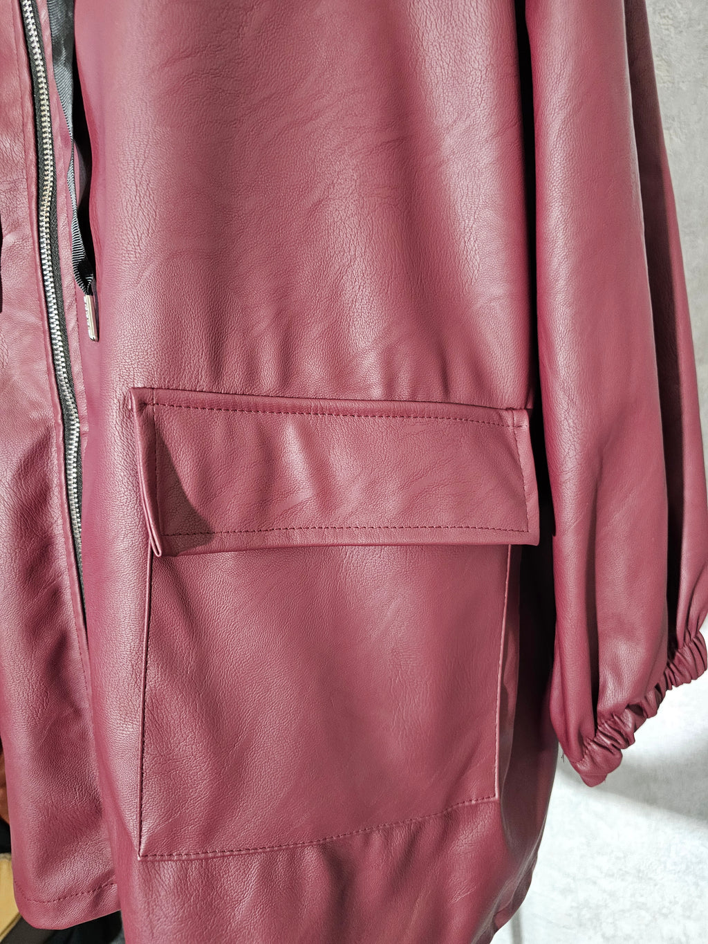 Oversize Kunstleder-Jacke mit Kapuze
