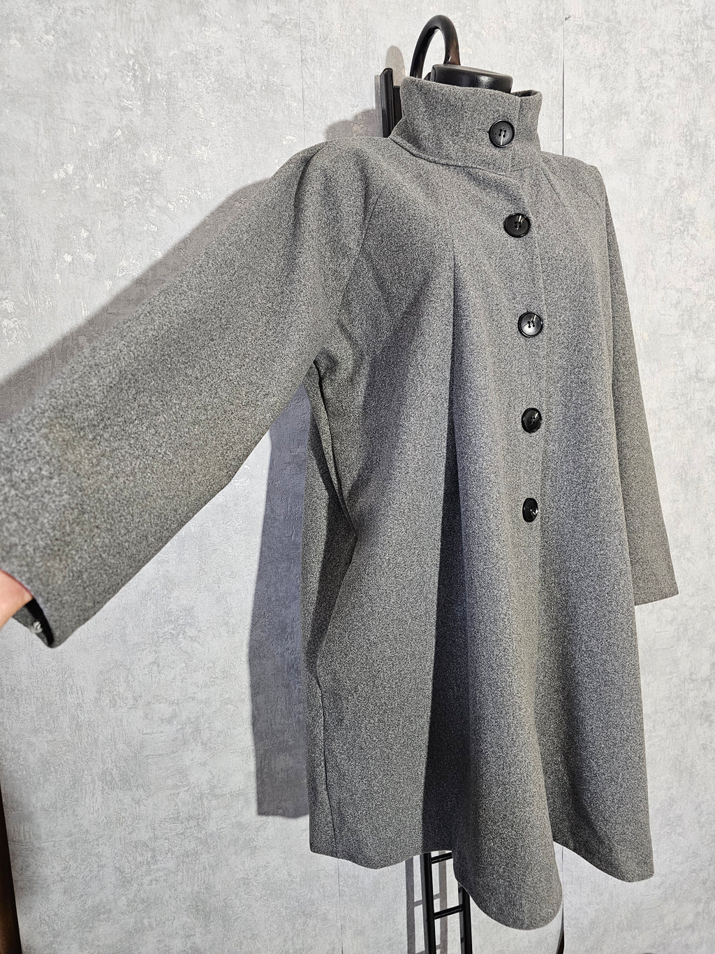 Eleganter Damen-Mantel aus 100 % Viskose