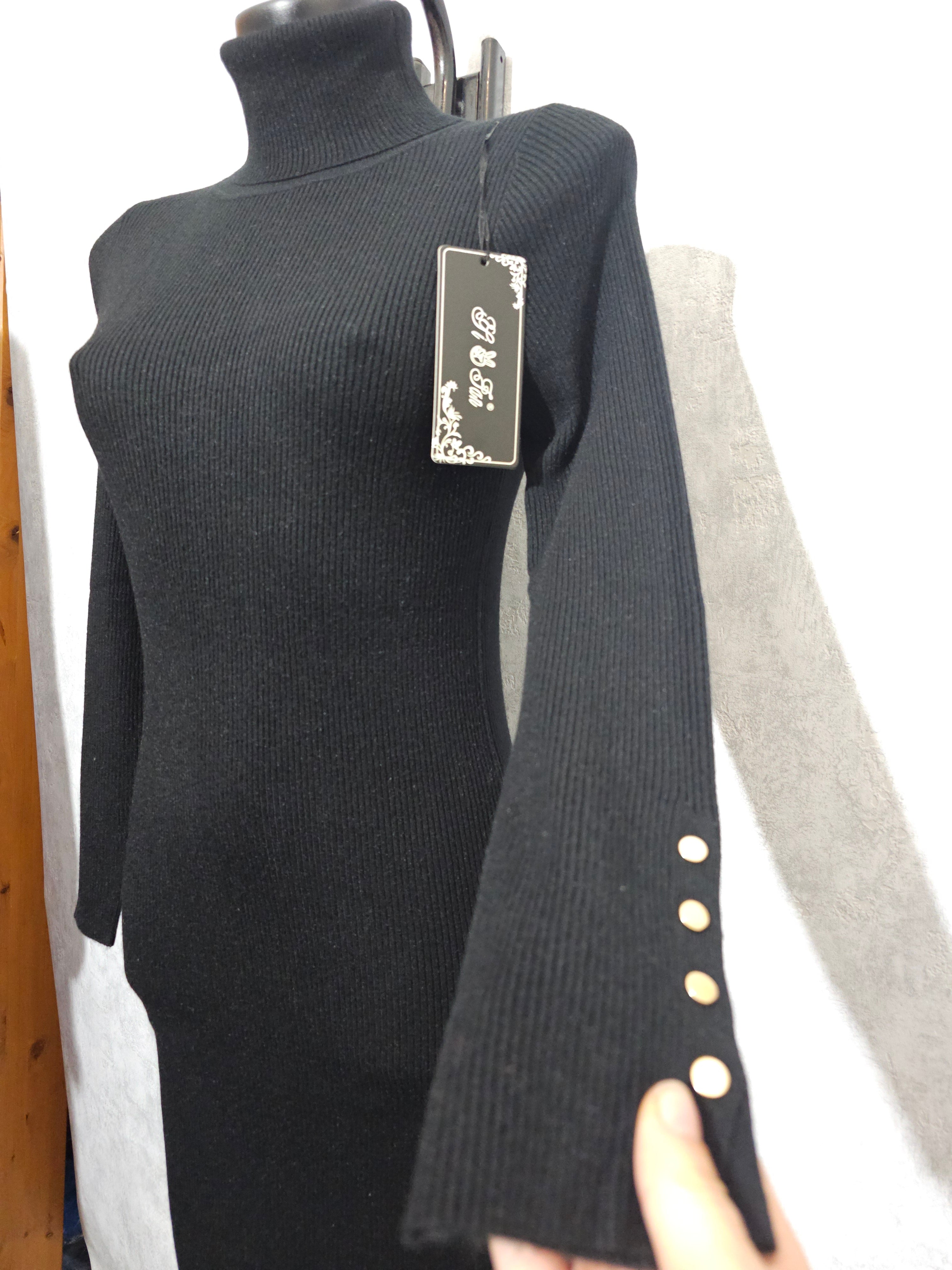 Elegantes Strickkleid mit Rollkragen & Goldknöpfen – Schwarz