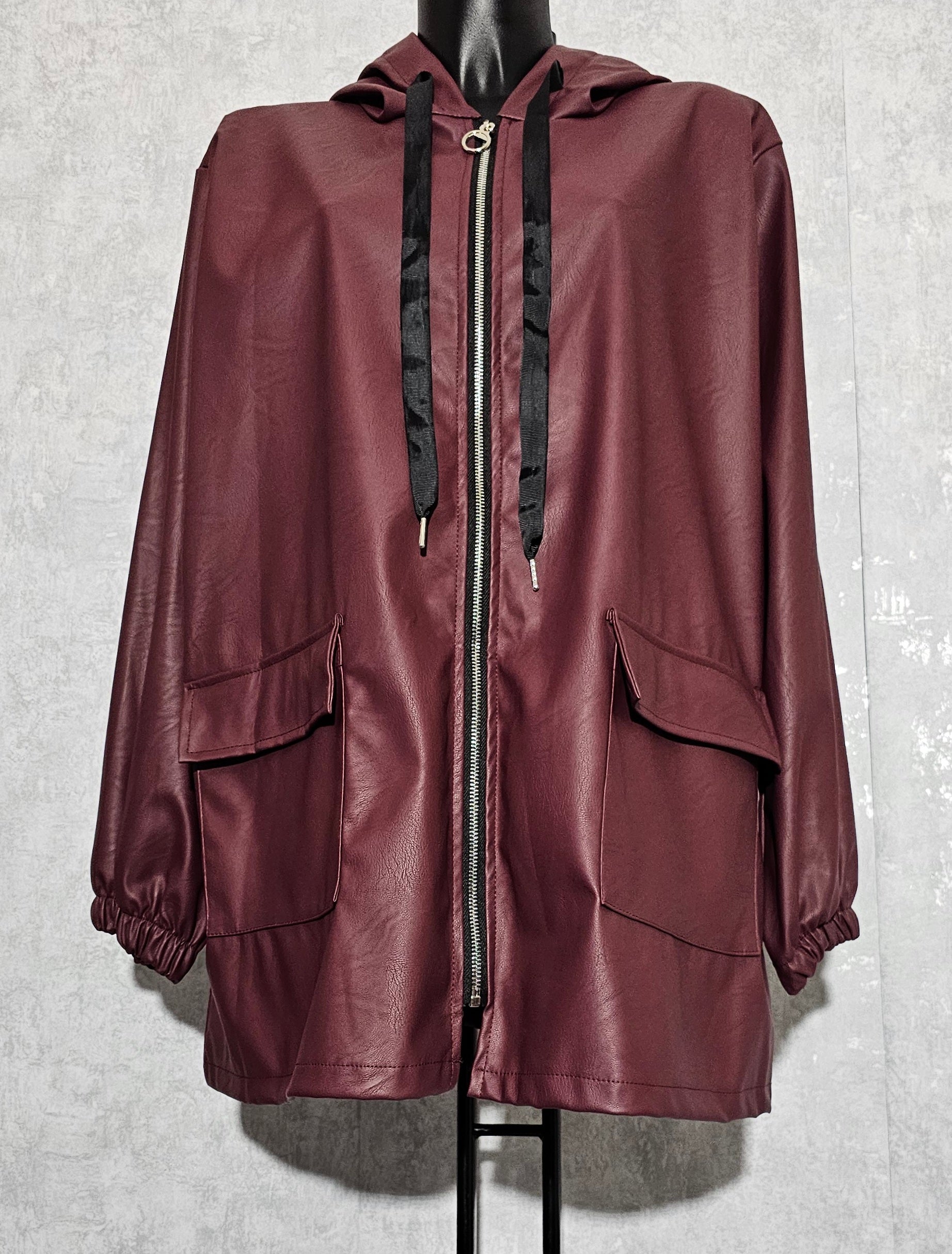 Oversize Kunstleder-Jacke mit Kapuze