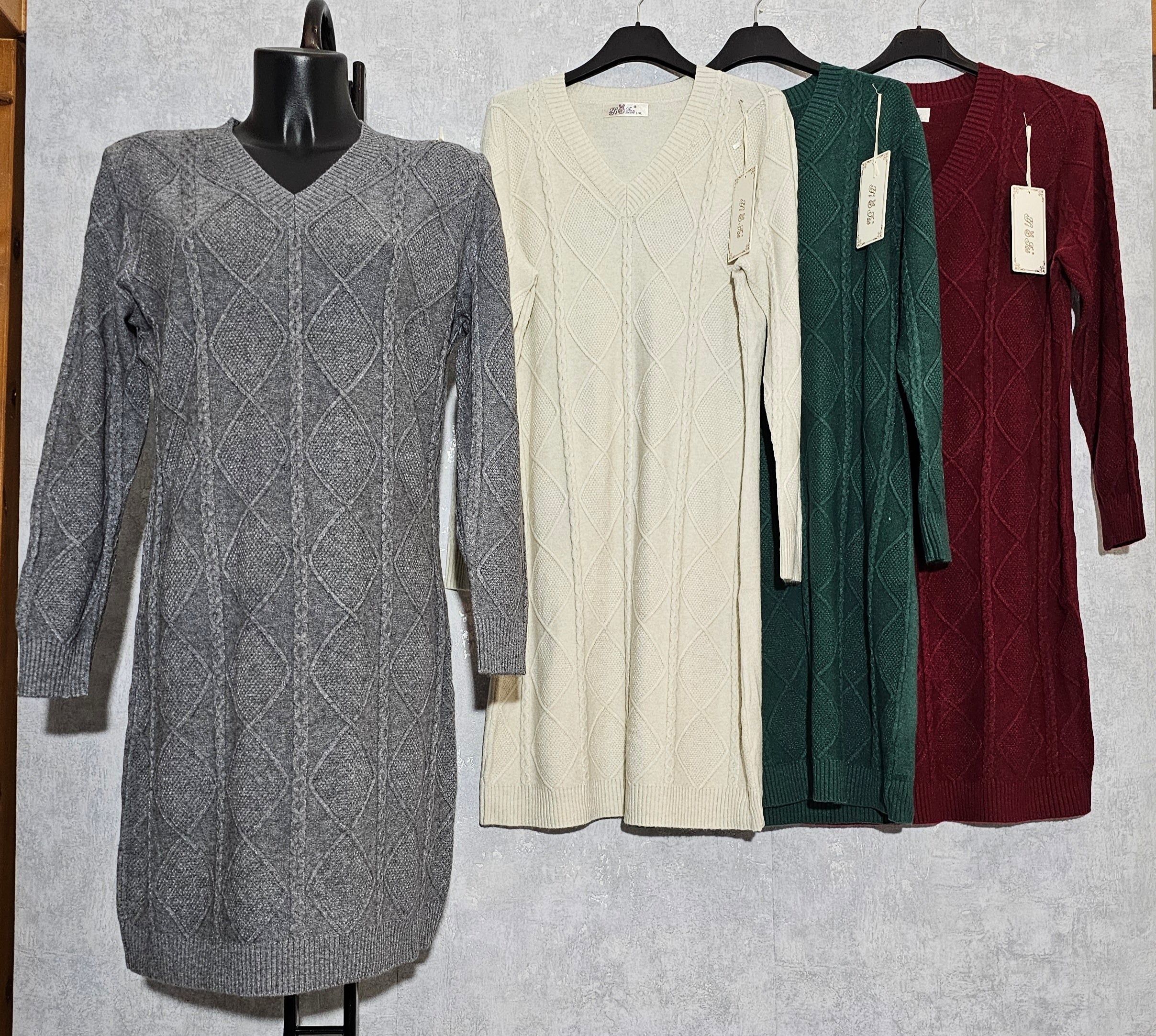 Elegantes Strickkleid mit V-Ausschnitt in L/XL – perfekt für Herbst & Winter. Weich, bequem und stilvoll