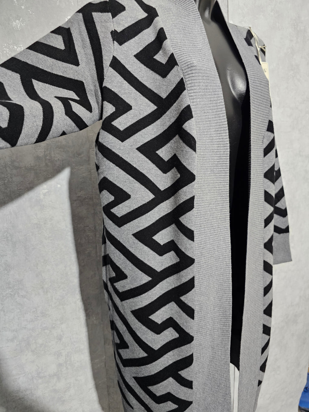 Damen Strick-Cardigan • Lang & Weich • Modernes Muster •M/L und L/XL • Grau/Schwarz