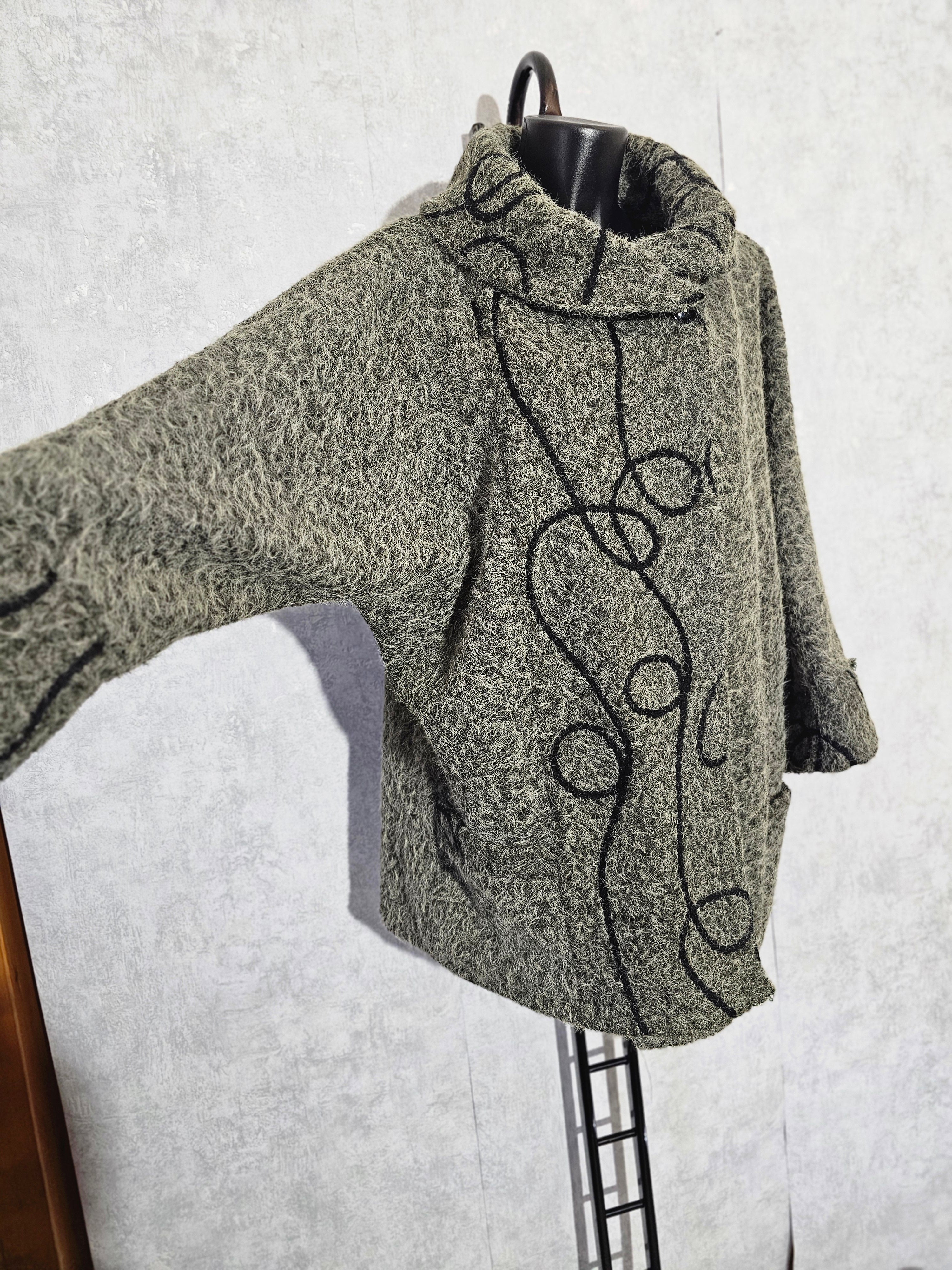 Eleganter Damen-Mantel mit Muster