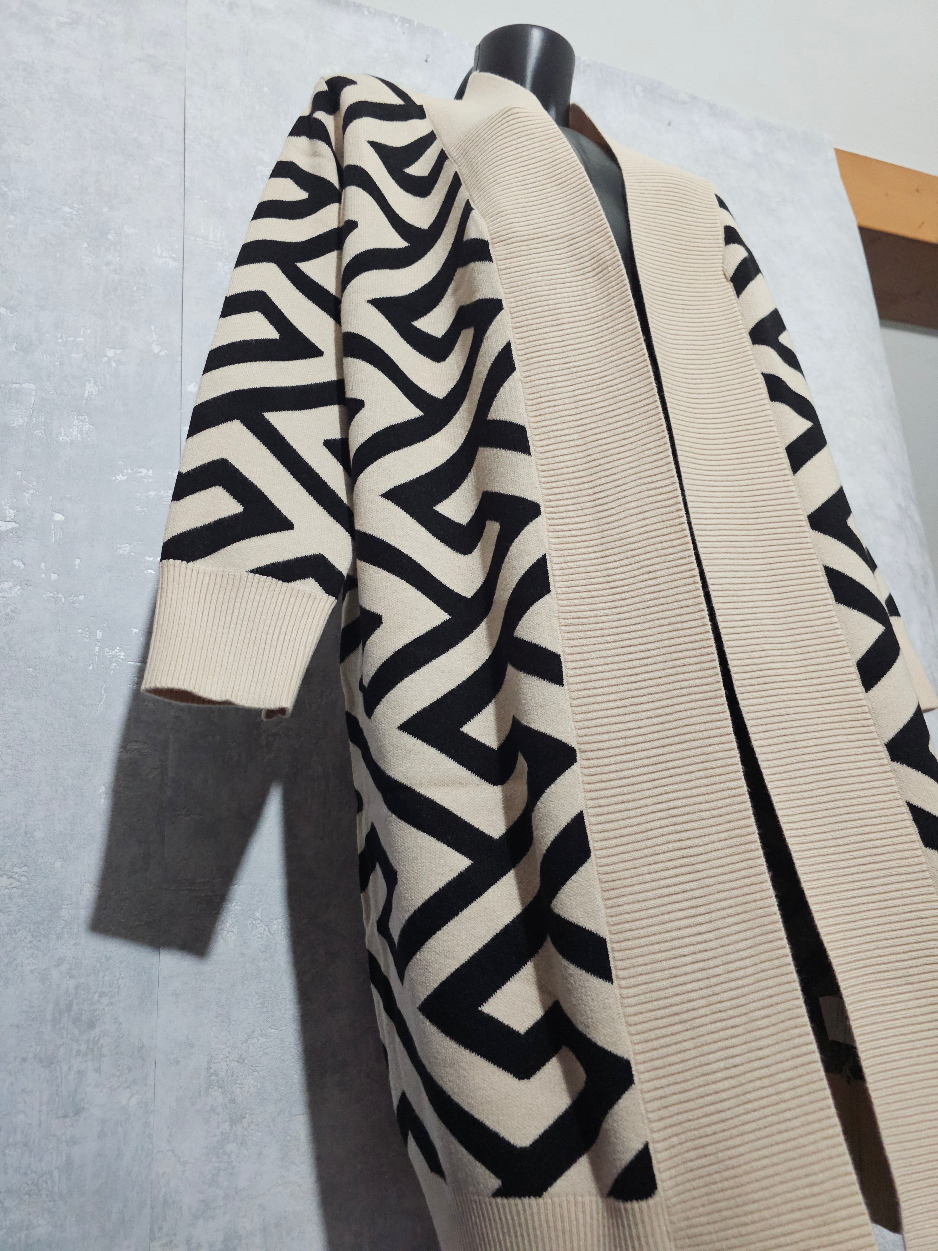Eleganter langer Cardigan – Beige & Schwarz – hochwertig, weich & warm – M/L & L/XL
