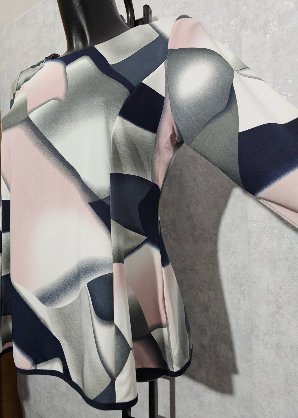 Elegante Bluse mit modernem Print – L–XXL