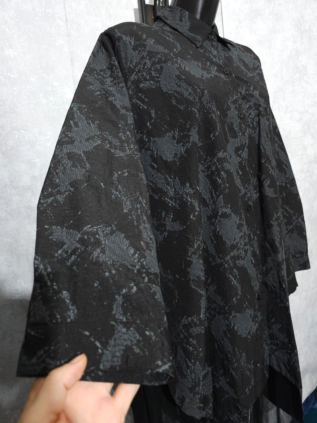 Oversize Tunika / Longbluse mit Muster & Tüll – Schwarz (XXL–XXXL)