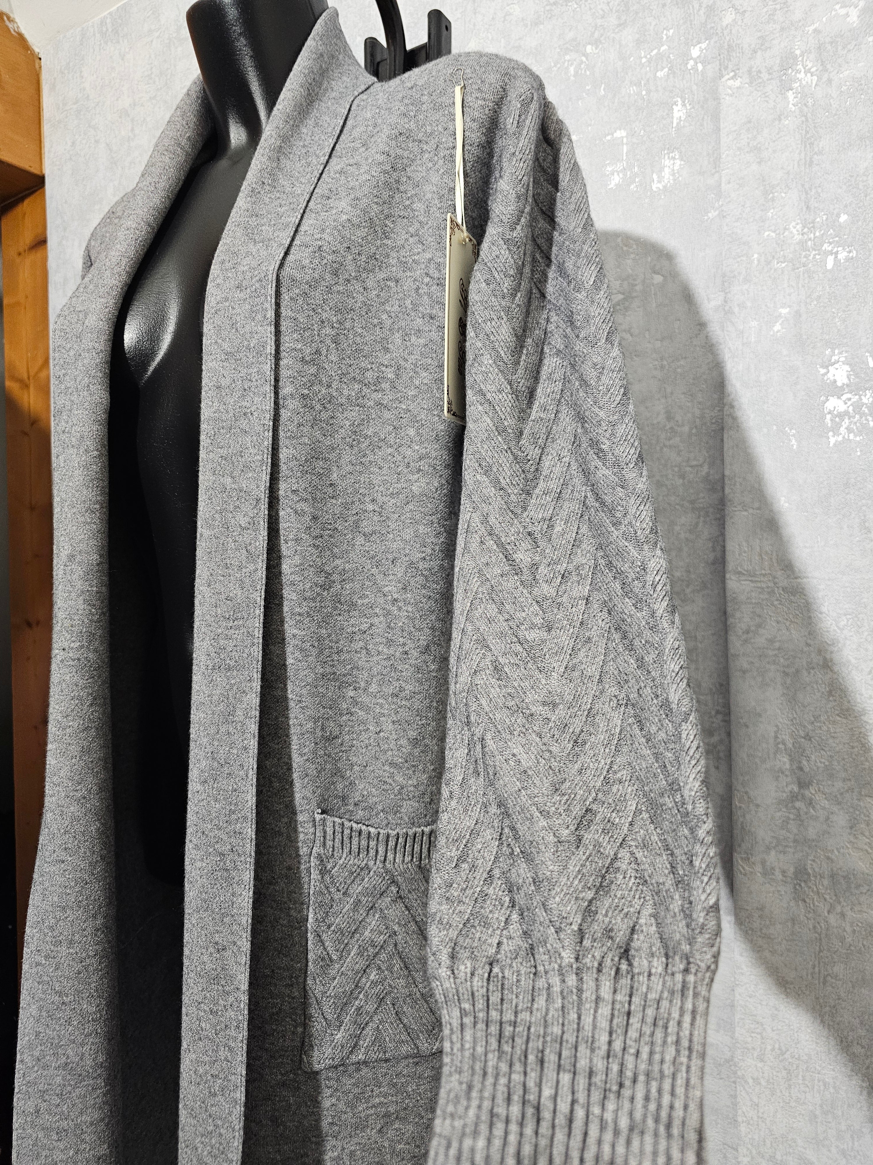 Elegante Strickjacke in Grau mit Kaschmir – weich & stilvoll