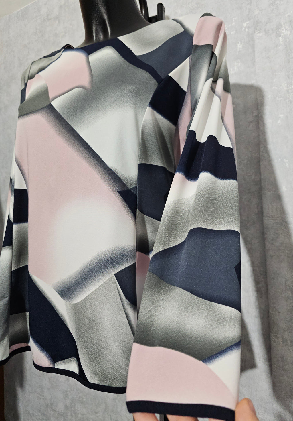 Elegante Bluse mit modernem Print – L–XXL