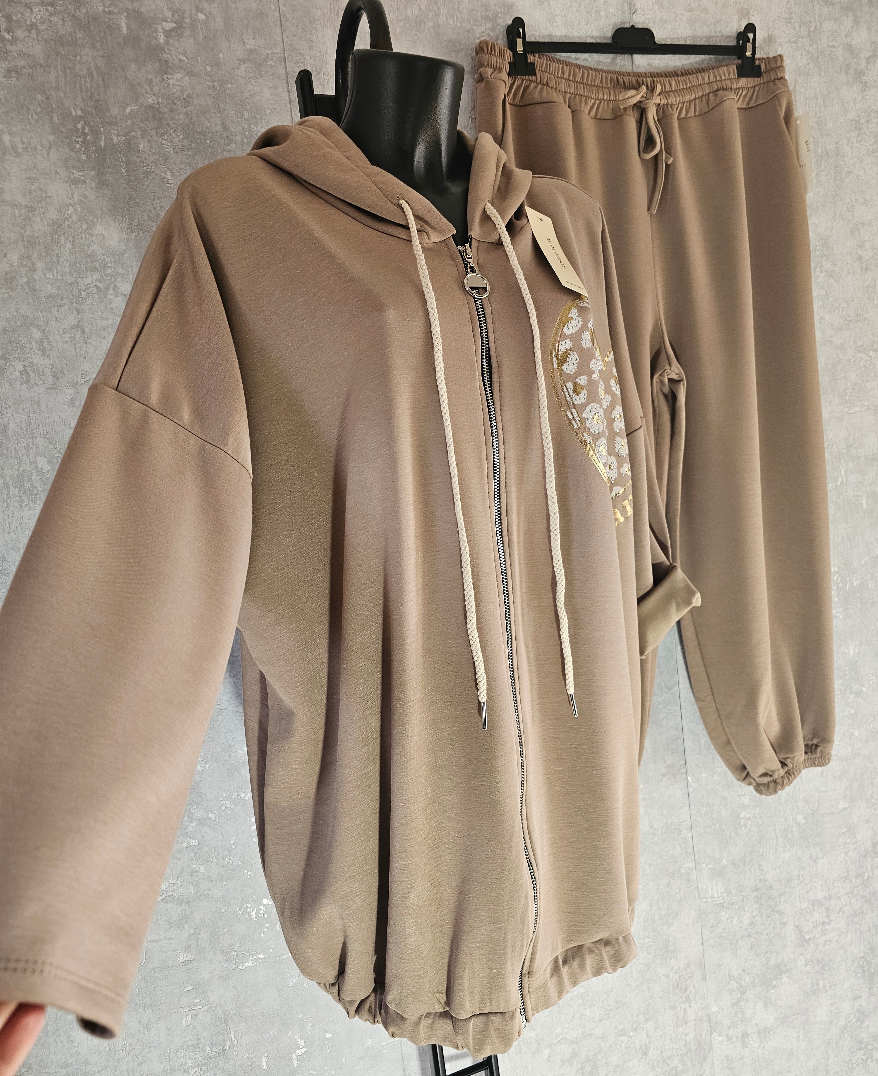 Damen Set – Hoodie mit Herz-Print & Hose