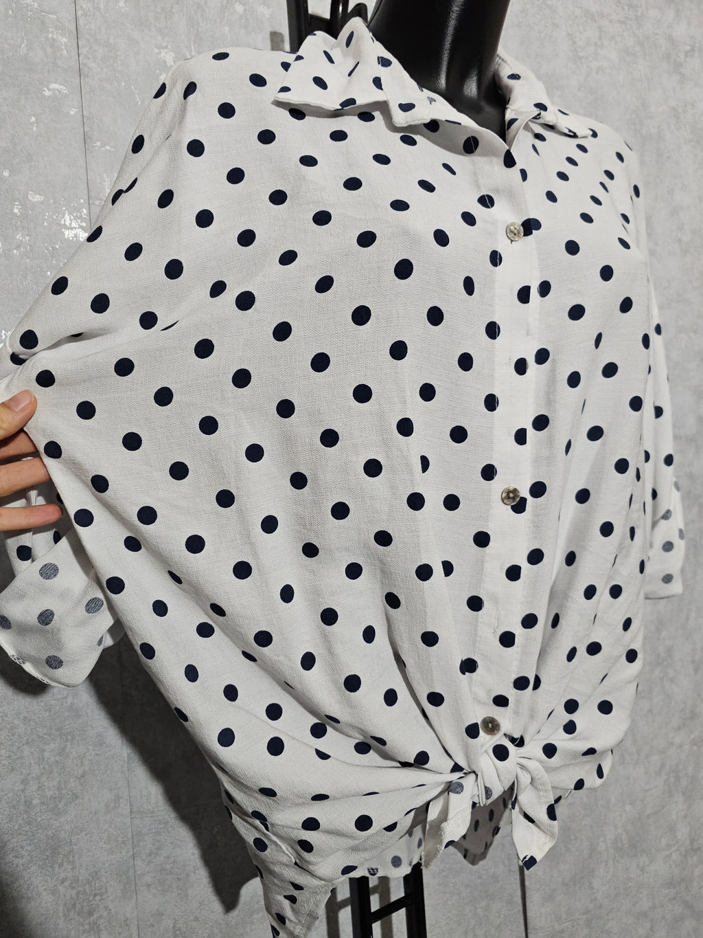 Punkte Bluse / Tunika – Made in Italy – 100 % Viskose L bis 2XL