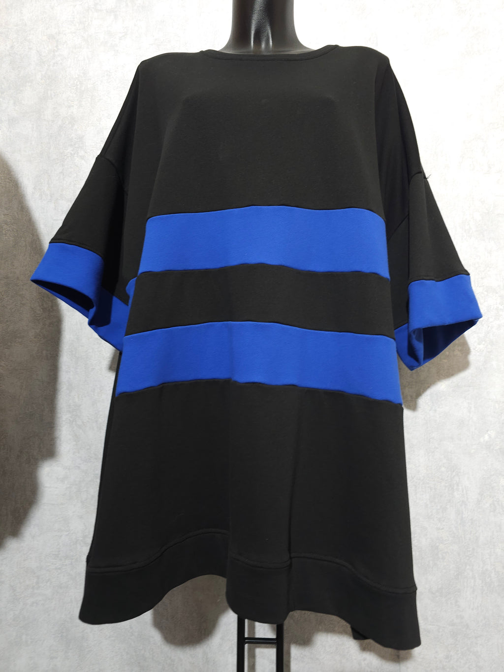 Oversize Tunika mit Streifen – Schwarz/Blau (Plus Size)