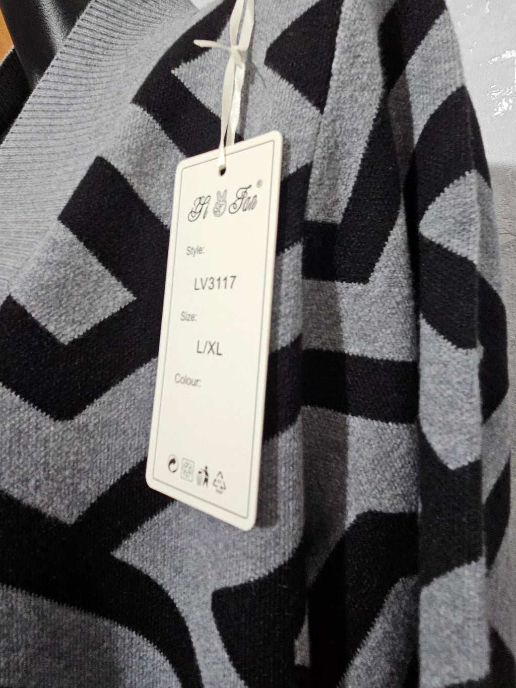 Damen Strick-Cardigan • Lang & Weich • Modernes Muster •M/L und L/XL • Grau/Schwarz