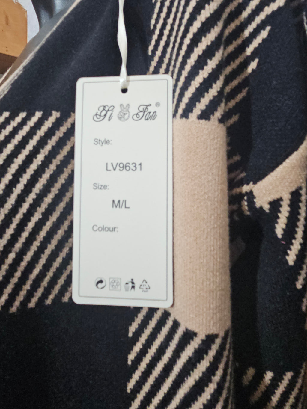 Paris Fashion Cardigan – Premium Kaschmir-Anteil, M/L – Beige/Schwarz, Fransen – Weich & Warm