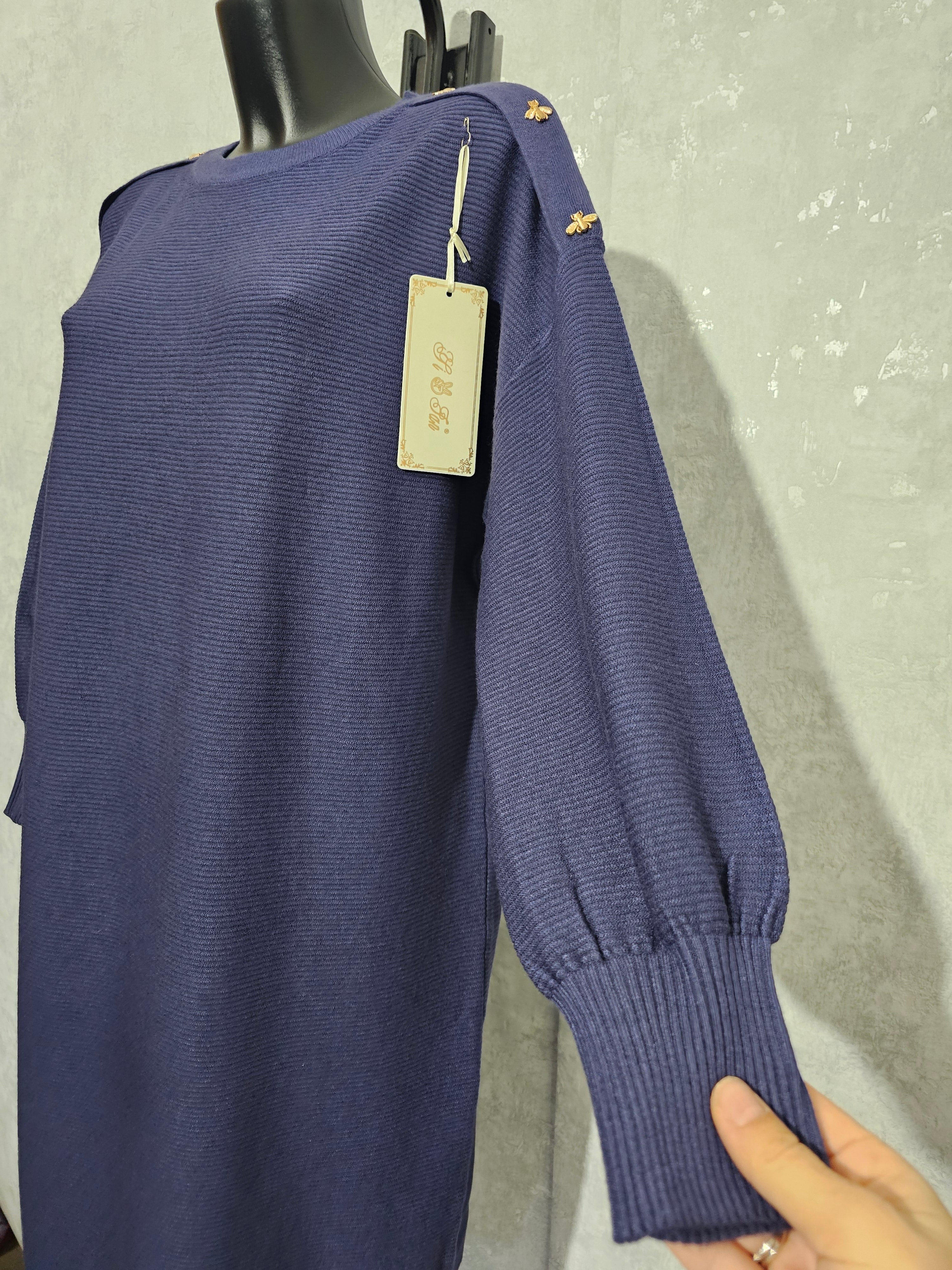 Oversize Strickkleid Damen • Elegant & Warm • Goldene Bienenknöpfe • L/XL – XL/XXL • Herbst/Winter • Premium Qualität – Bordeaux, Navy