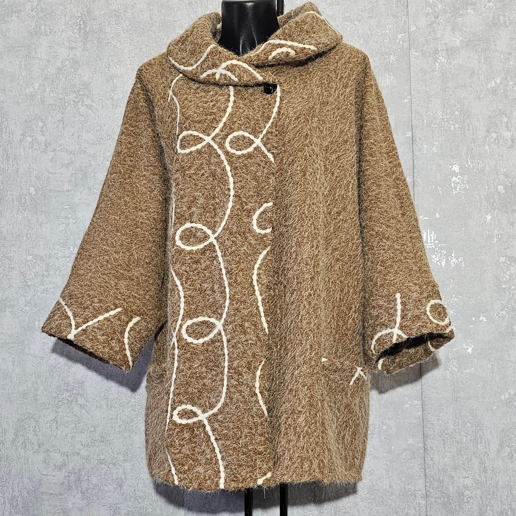 Eleganter Damen-Mantel mit Muster