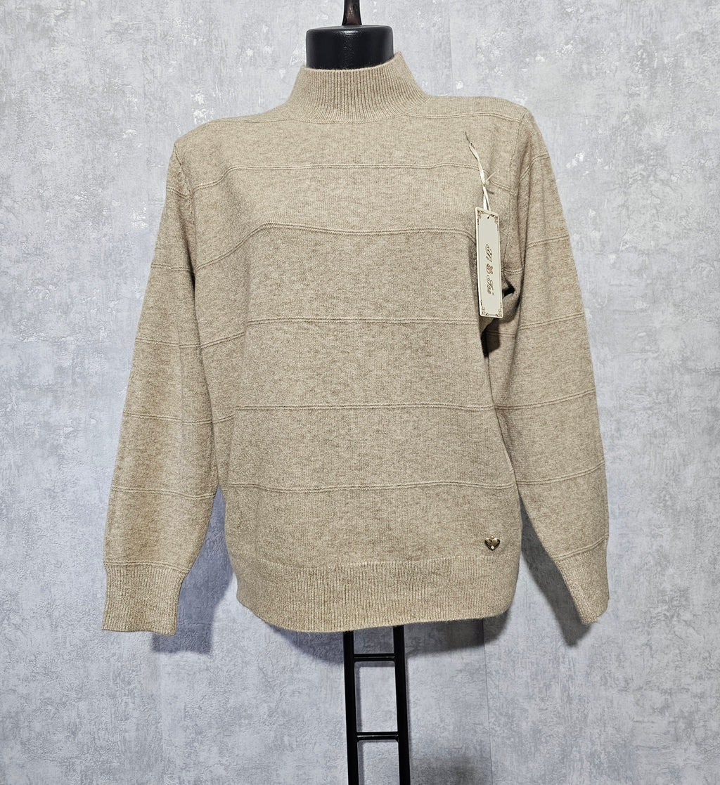 Weicher Pullover mit feinen Streifen