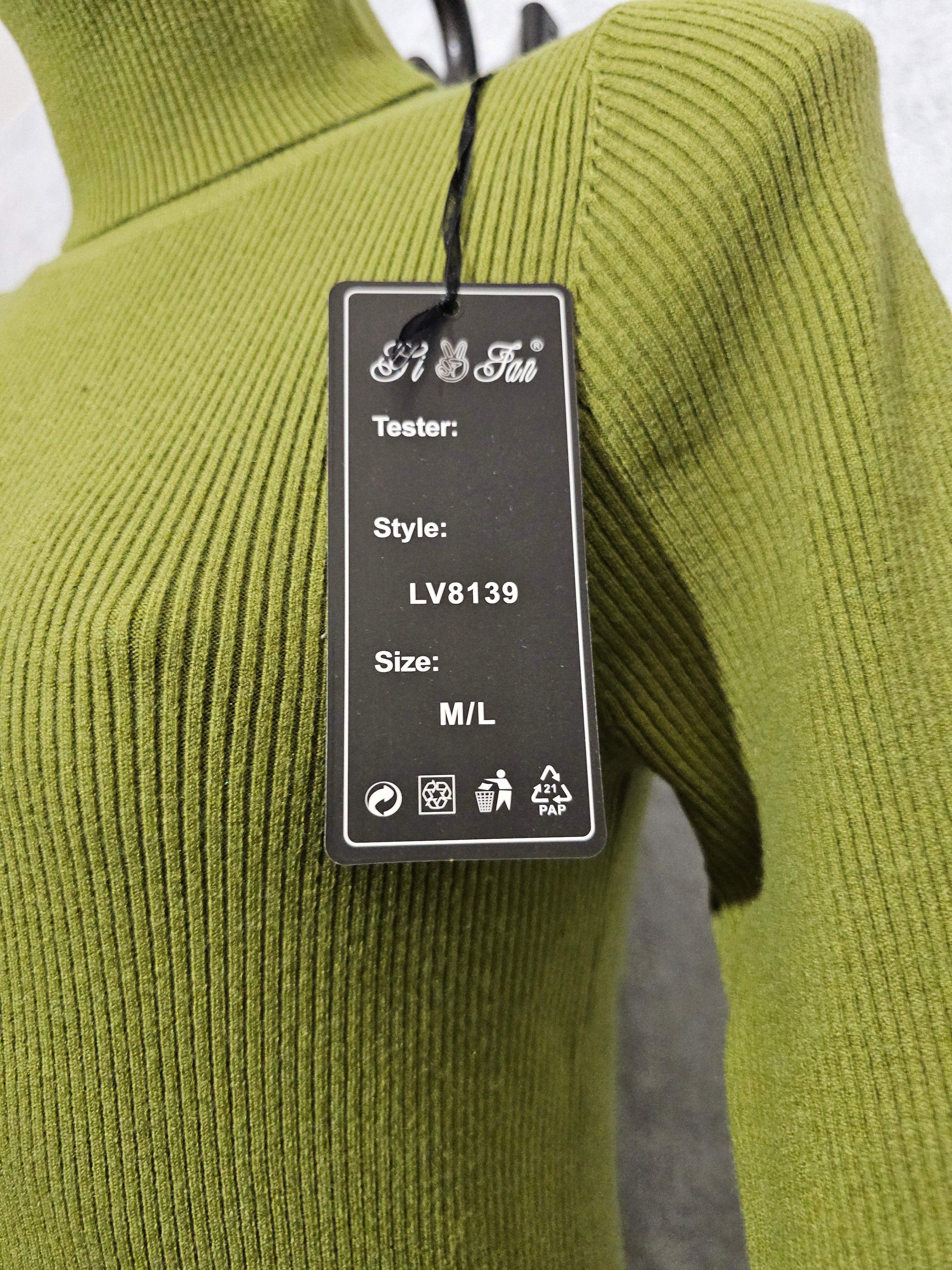 Elegantes Strickkleid Schwarz – Rollkragen & Goldknöpfe – Warm, Weich & Figurbetont, Größe M/L