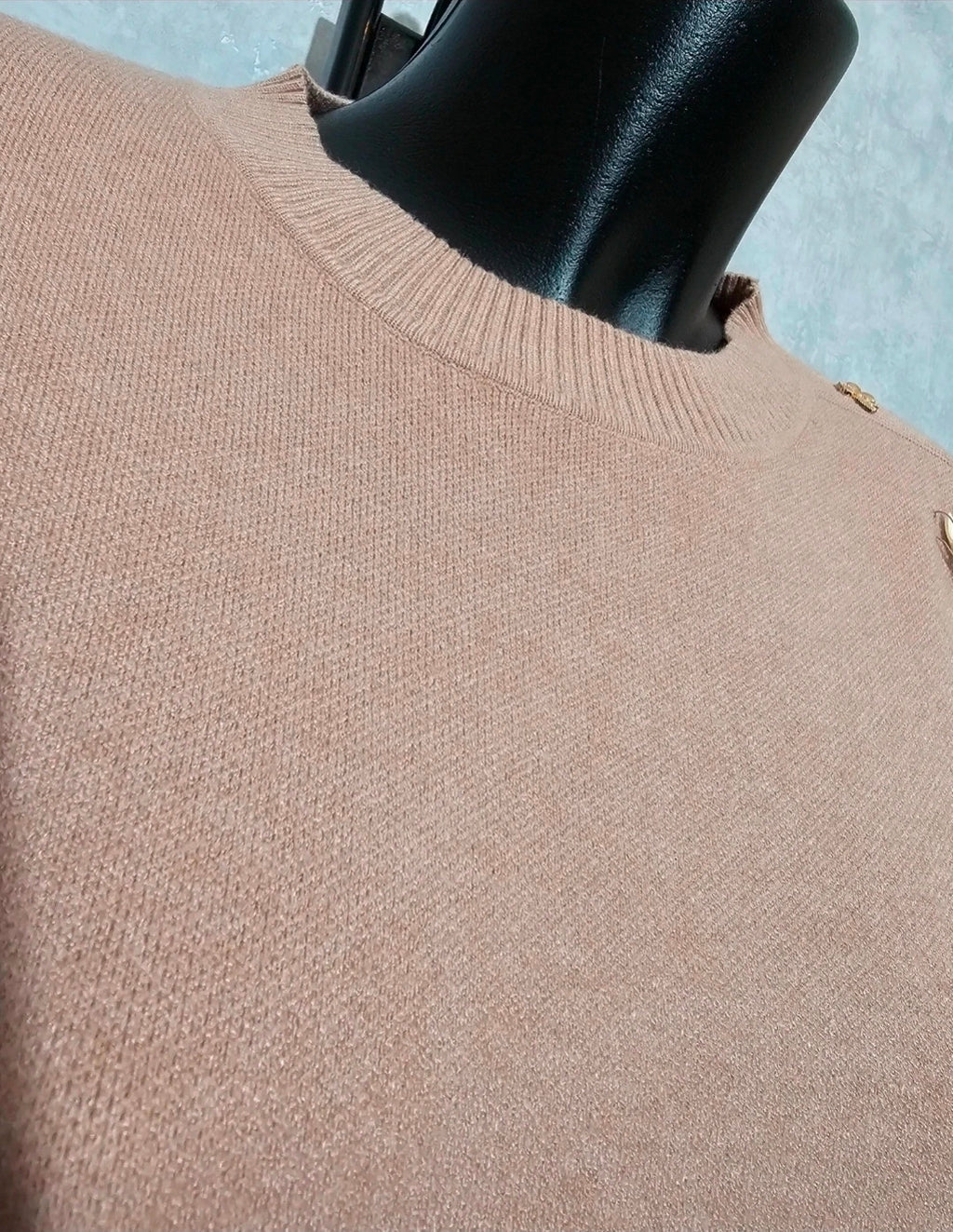 Weicher Premium-Pullover / Tunika mit goldenen Details