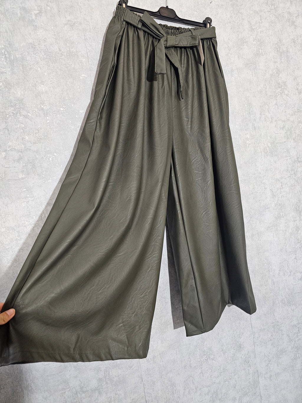 Damen Culotte Hose aus Kunstleder – Weites Bein, High Waist, Made in Italy (Khaki / Bordeaux / Beige)