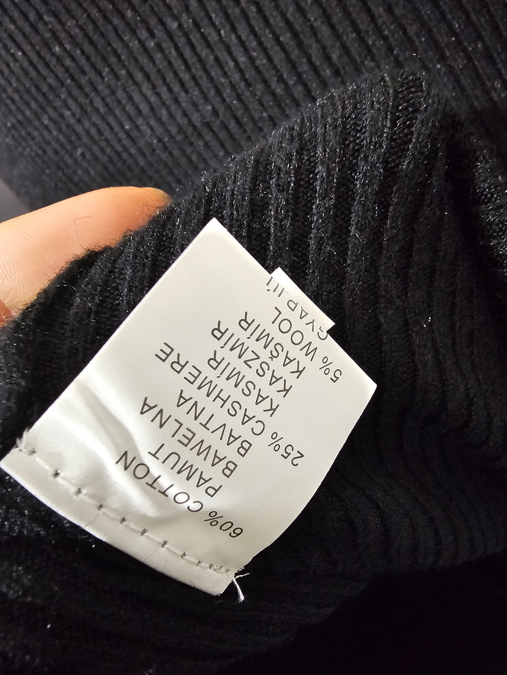 Elegantes Strickkleid Schwarz – Rollkragen & Goldknöpfe – Warm, Weich & Figurbetont, Größe M/L