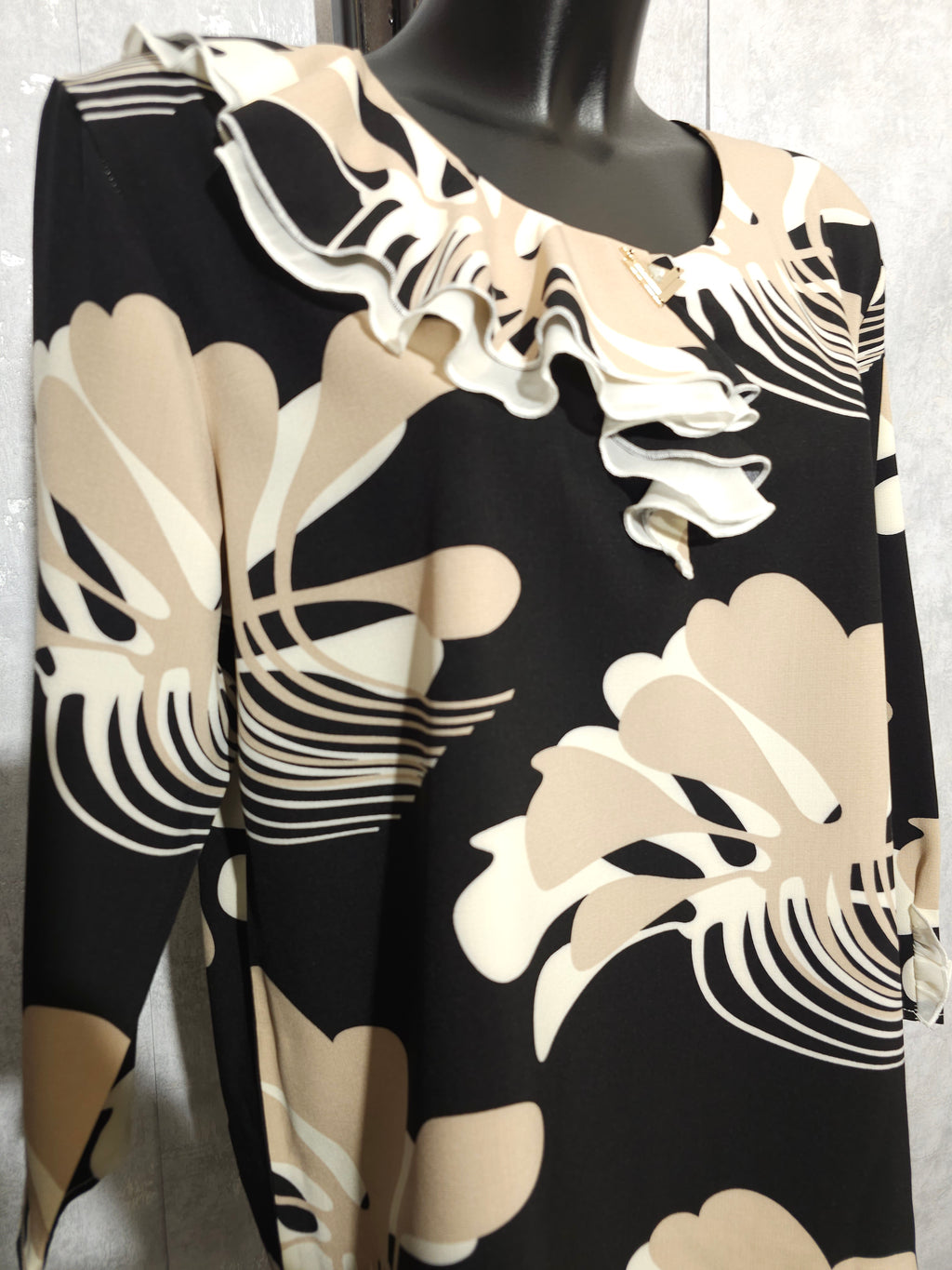 Elegante Damenbluse mit Rüschen – Größe 2XL–6XL