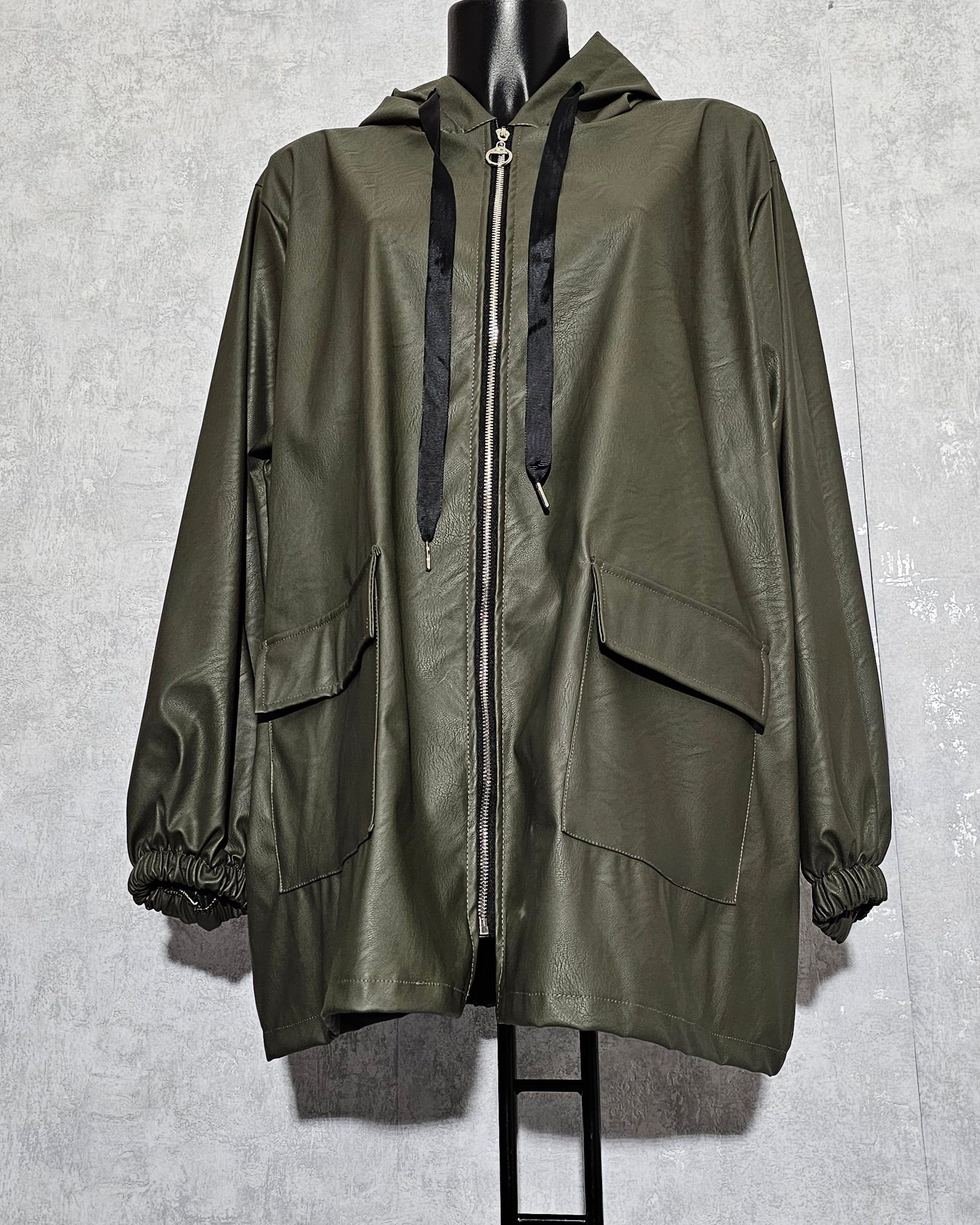 Oversize Kunstleder-Jacke mit Kapuze
