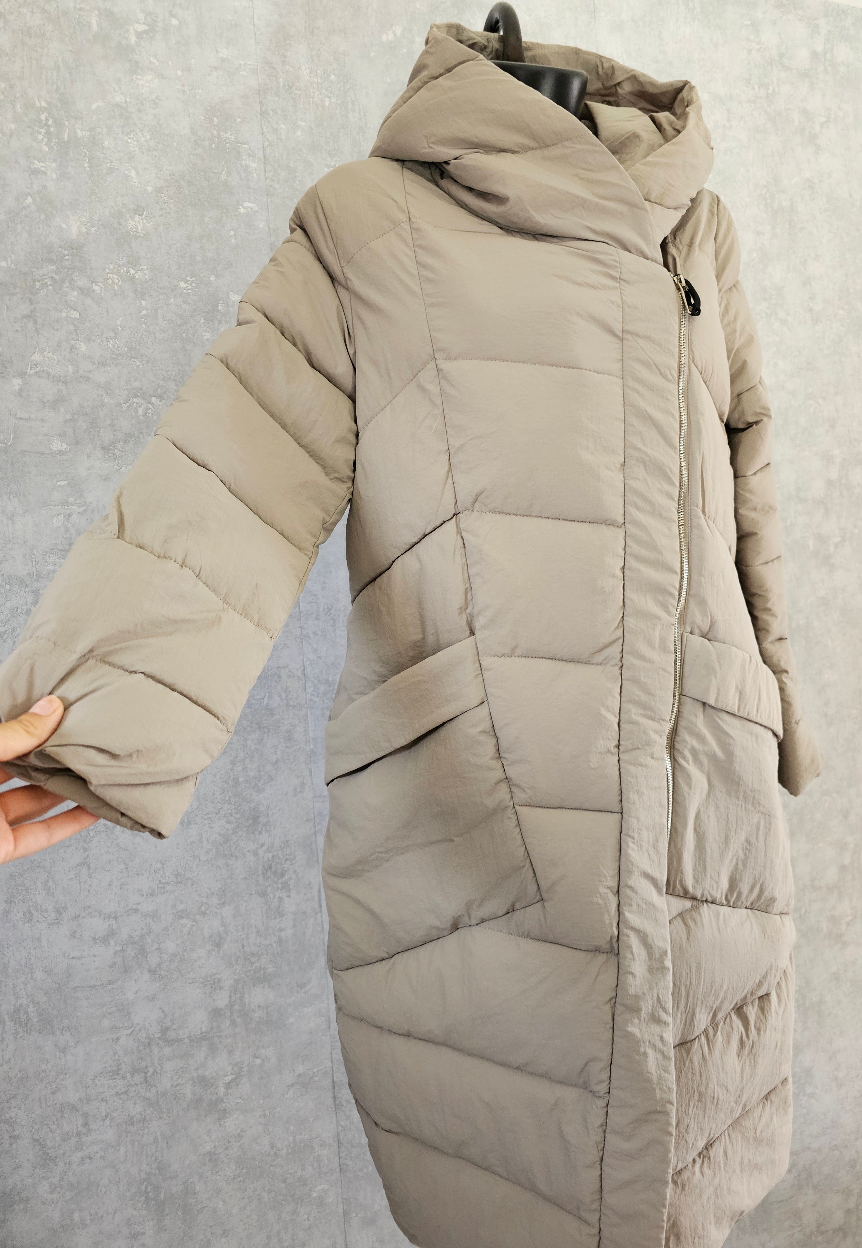 Lange Damen Winterjacke mit Kapuze
