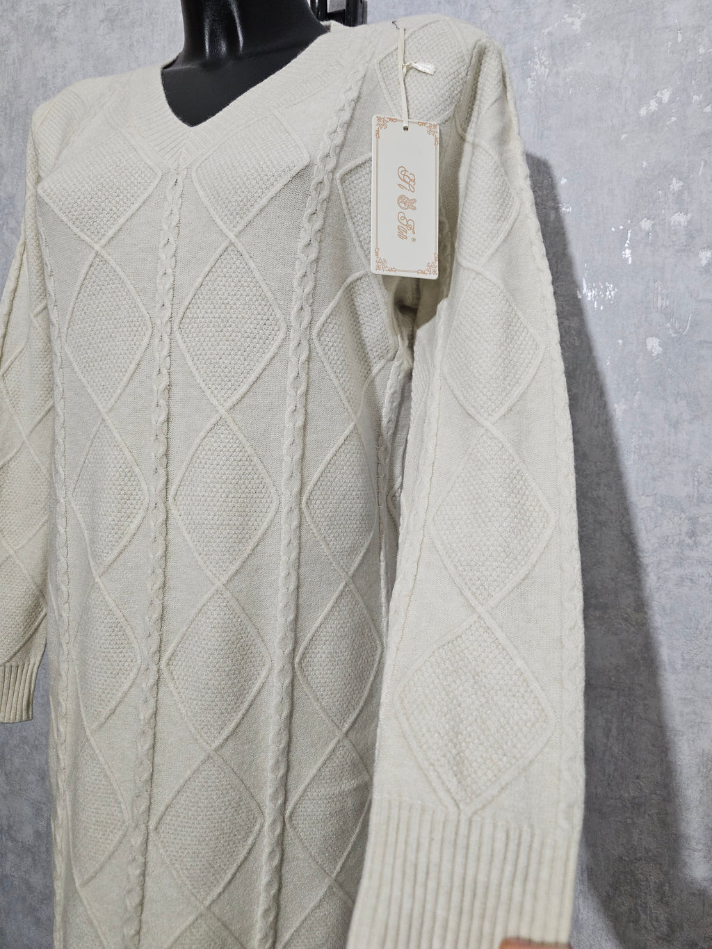 Warmer Strickkleid mit Muster – Creme, L/XL