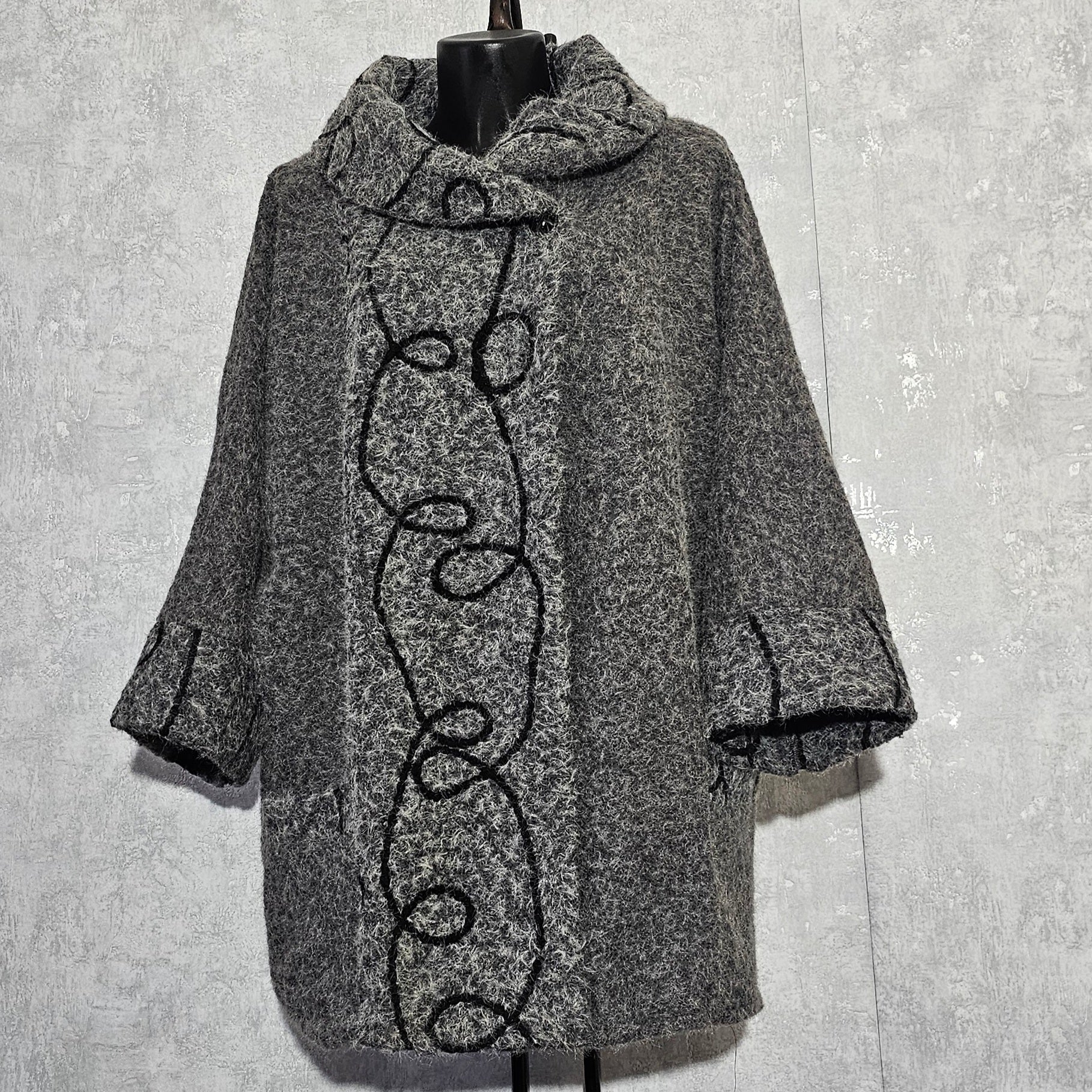 Eleganter Damen-Mantel mit Muster