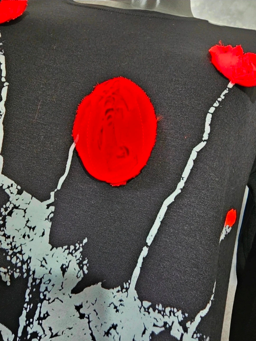 Elegante Damen Tunika mit 3D-Blumen – Schwarz/Rot – Größe 48