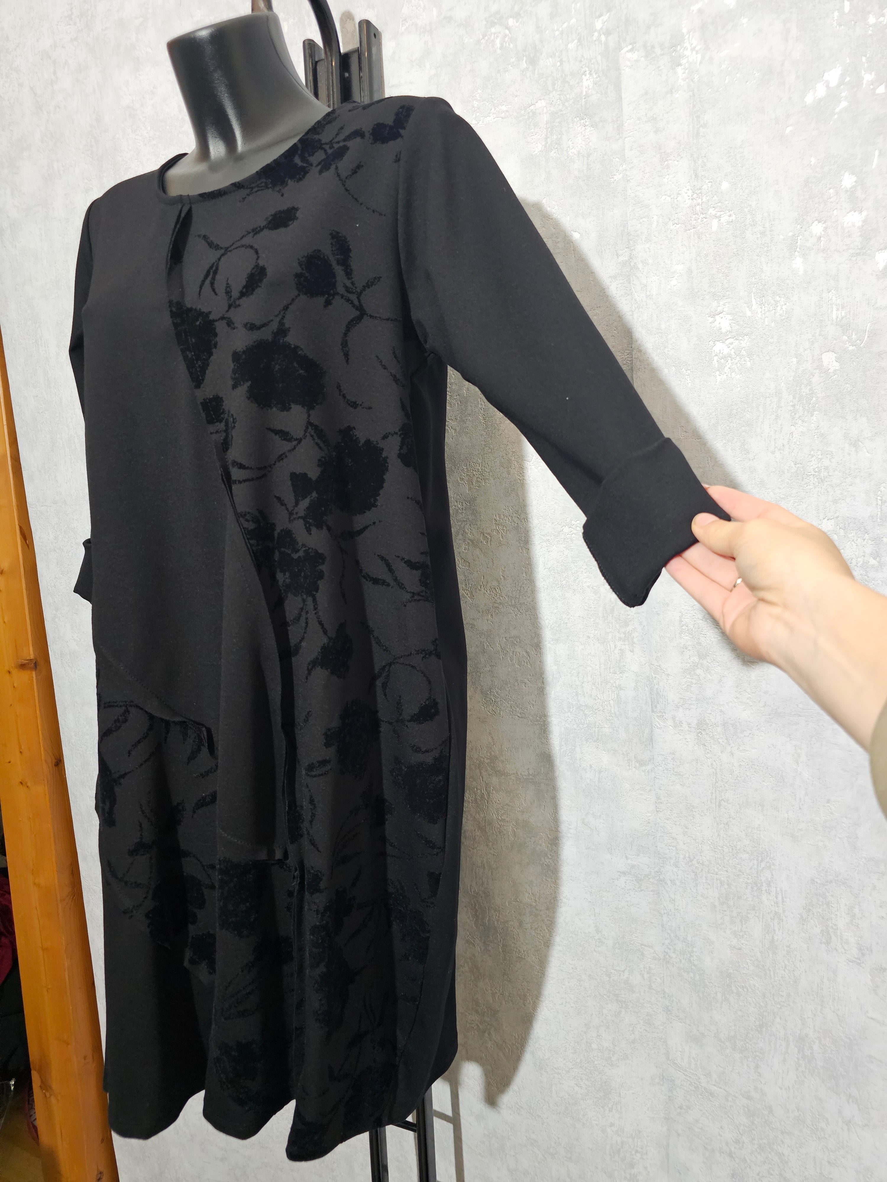 Elegantes Schwarzes Kleid mit Samt-Blumenmuster – Lux Luna Italien – L/XL