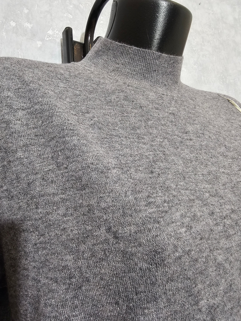 Oversize Damen Pullover mit goldenen Bienenknöpfen • Weich & Warm • M/L – L/XL • Casual & Elegant • Grau