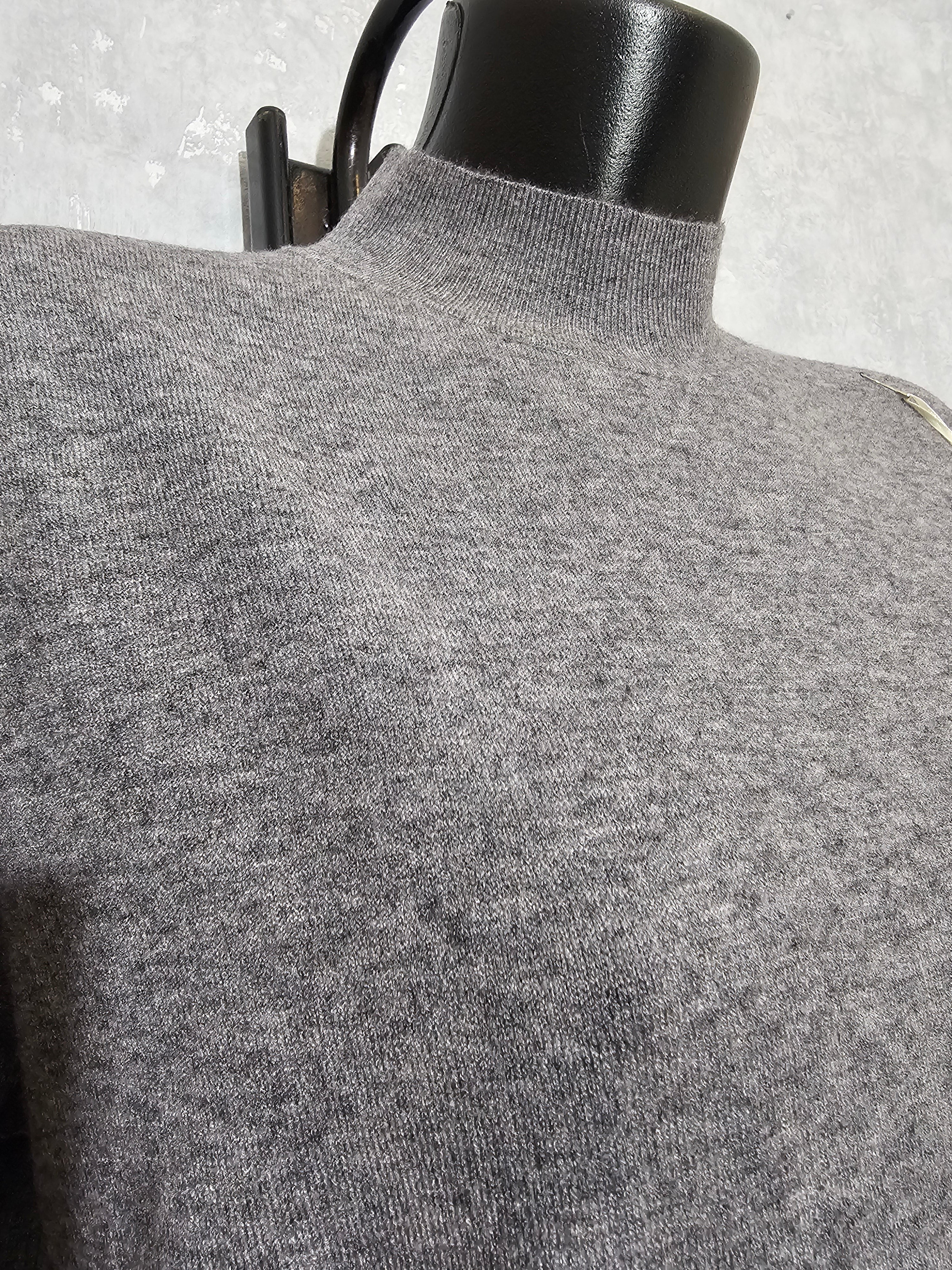 Oversize Damen Pullover mit goldenen Bienenknöpfen • Weich & Warm • M/L – L/XL • Casual & Elegant • Grau