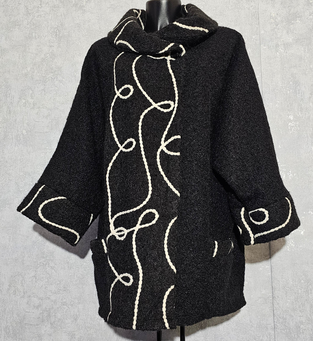 Eleganter Damen-Mantel mit Muster
