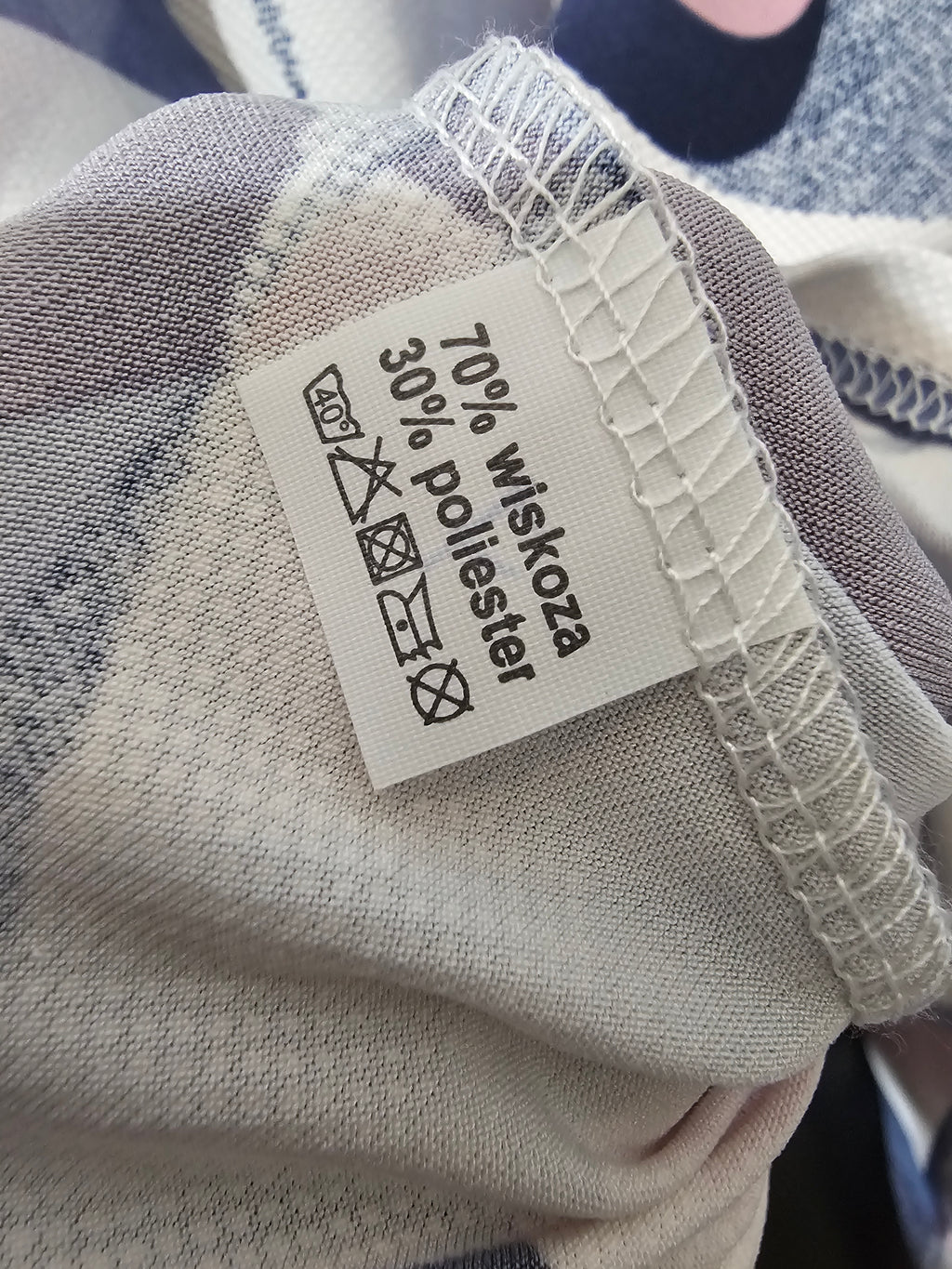 Elegante Damenbluse mit Schleife – Abstract Print | L–4XL