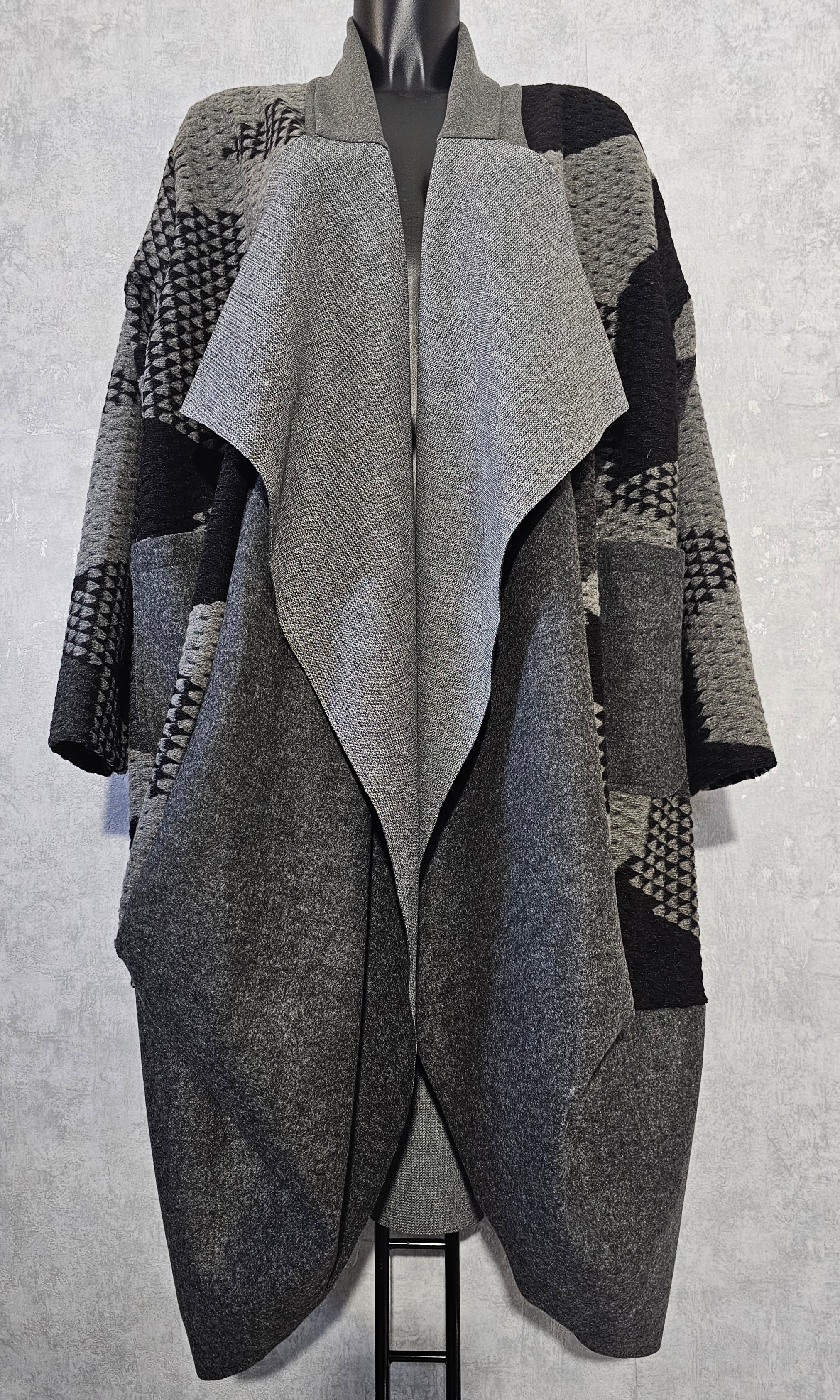 Oversize Cardigan mit Muster – Plus Size Strickjacke Made in Italy