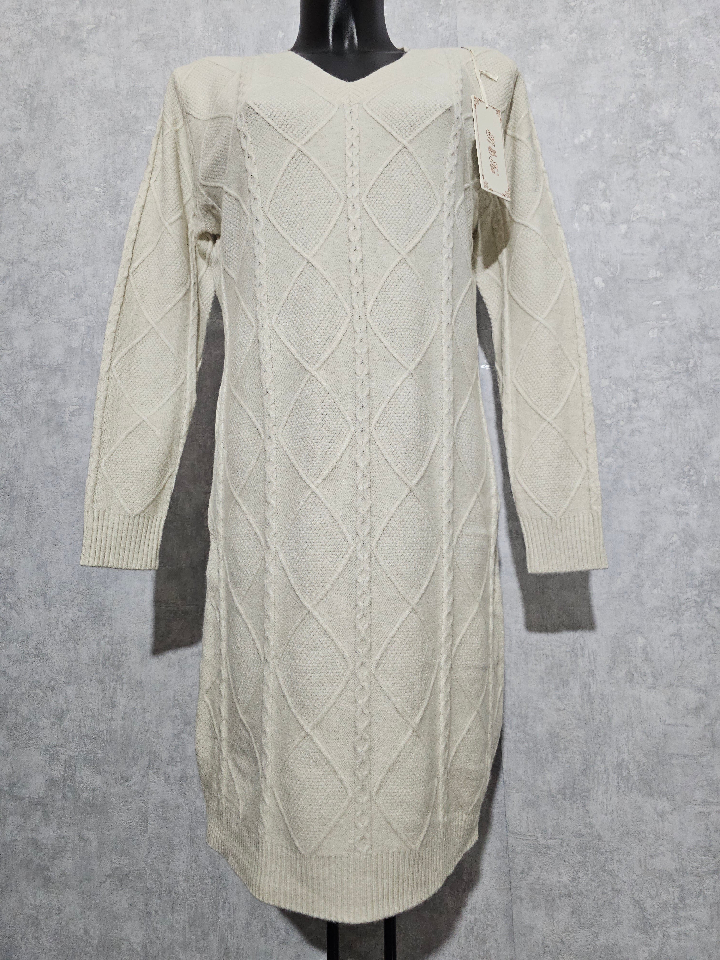 Warmer Strickkleid mit Muster – Creme, L/XL