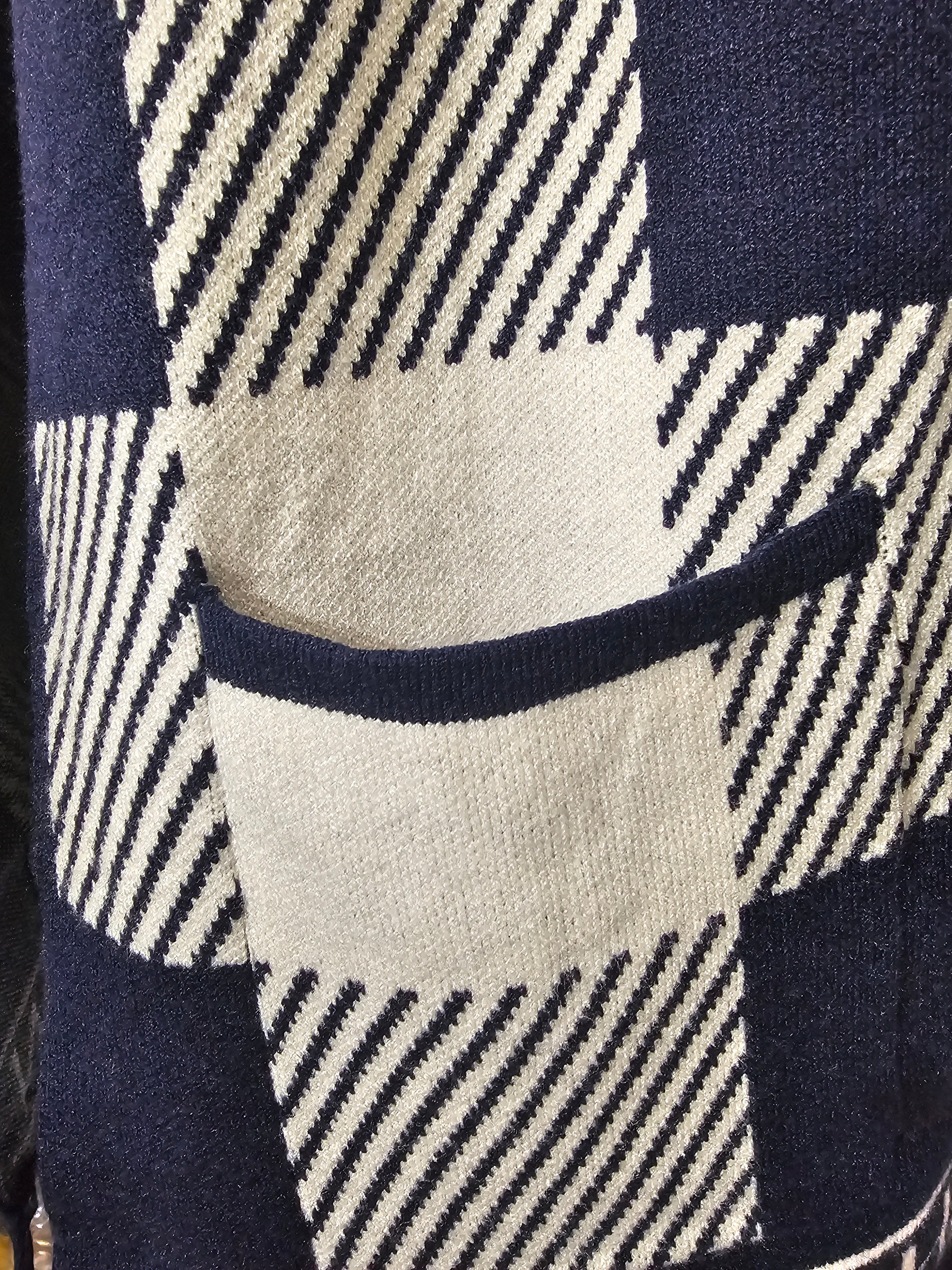 Paris Fashion Cardigan – Premium Kaschmir-Anteil, XL/XXL – Navy/Weiß, Fransen – Weich & Warm