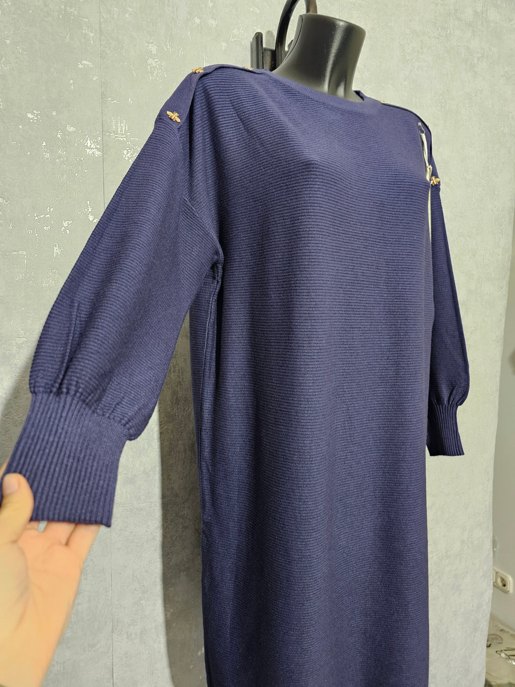 Oversize Strickkleid Damen • Elegant & Warm • Goldene Bienenknöpfe • L/XL – XL/XXL • Herbst/Winter • Premium Qualität – Bordeaux, Navy