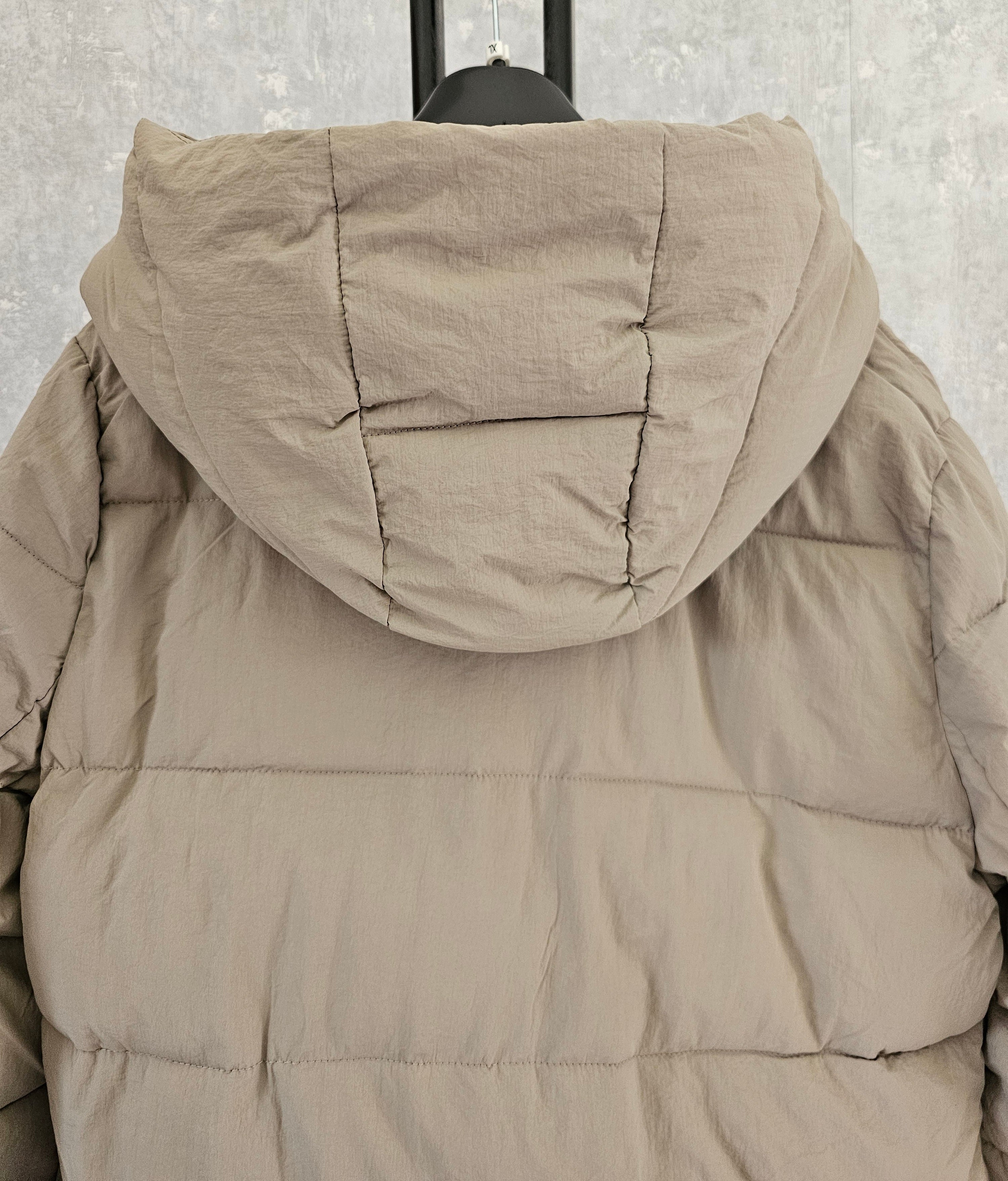 Lange Damen Winterjacke mit Kapuze