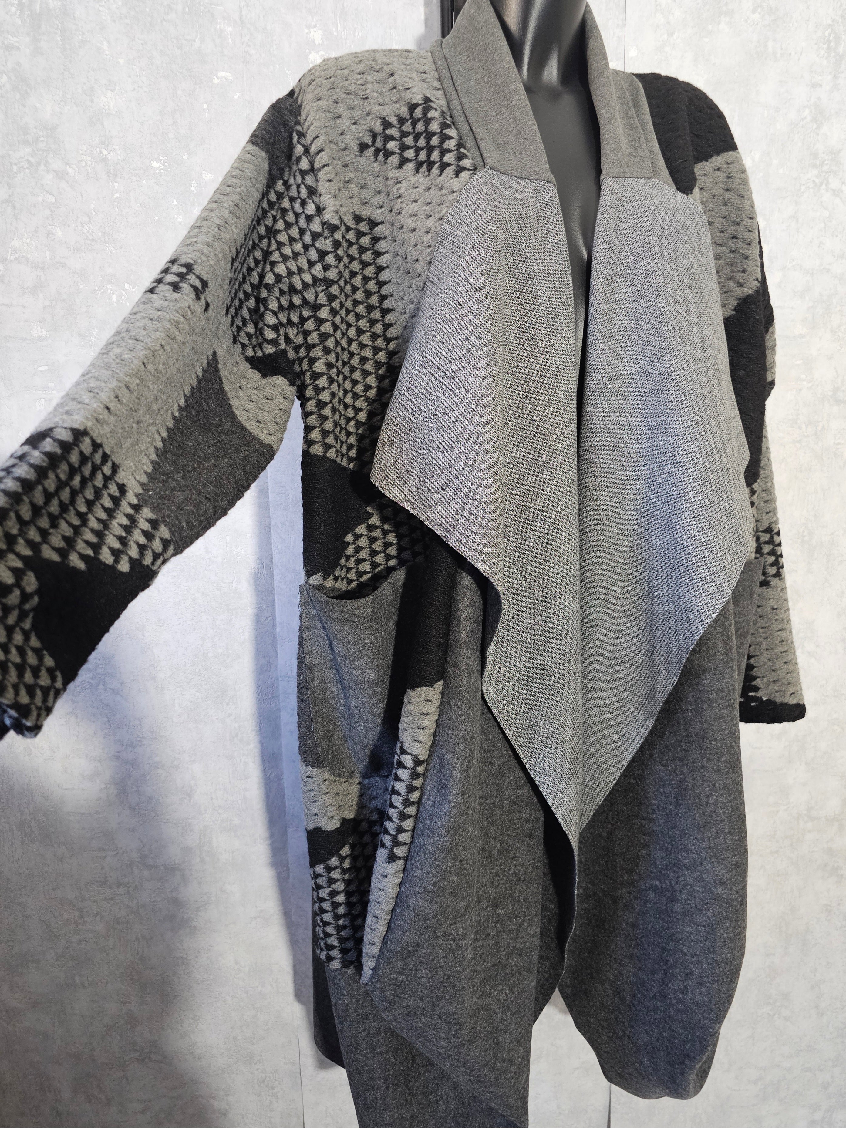 Oversize Cardigan mit Muster – Plus Size Strickjacke Made in Italy
