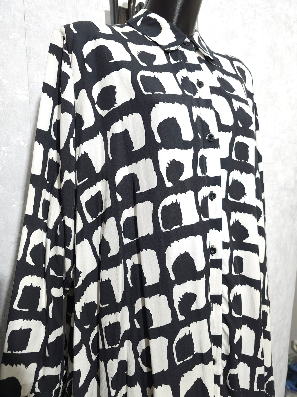 Schwarz-Weiße Oversize Tunika mit Tüll – Langarm | XXL–XXXL