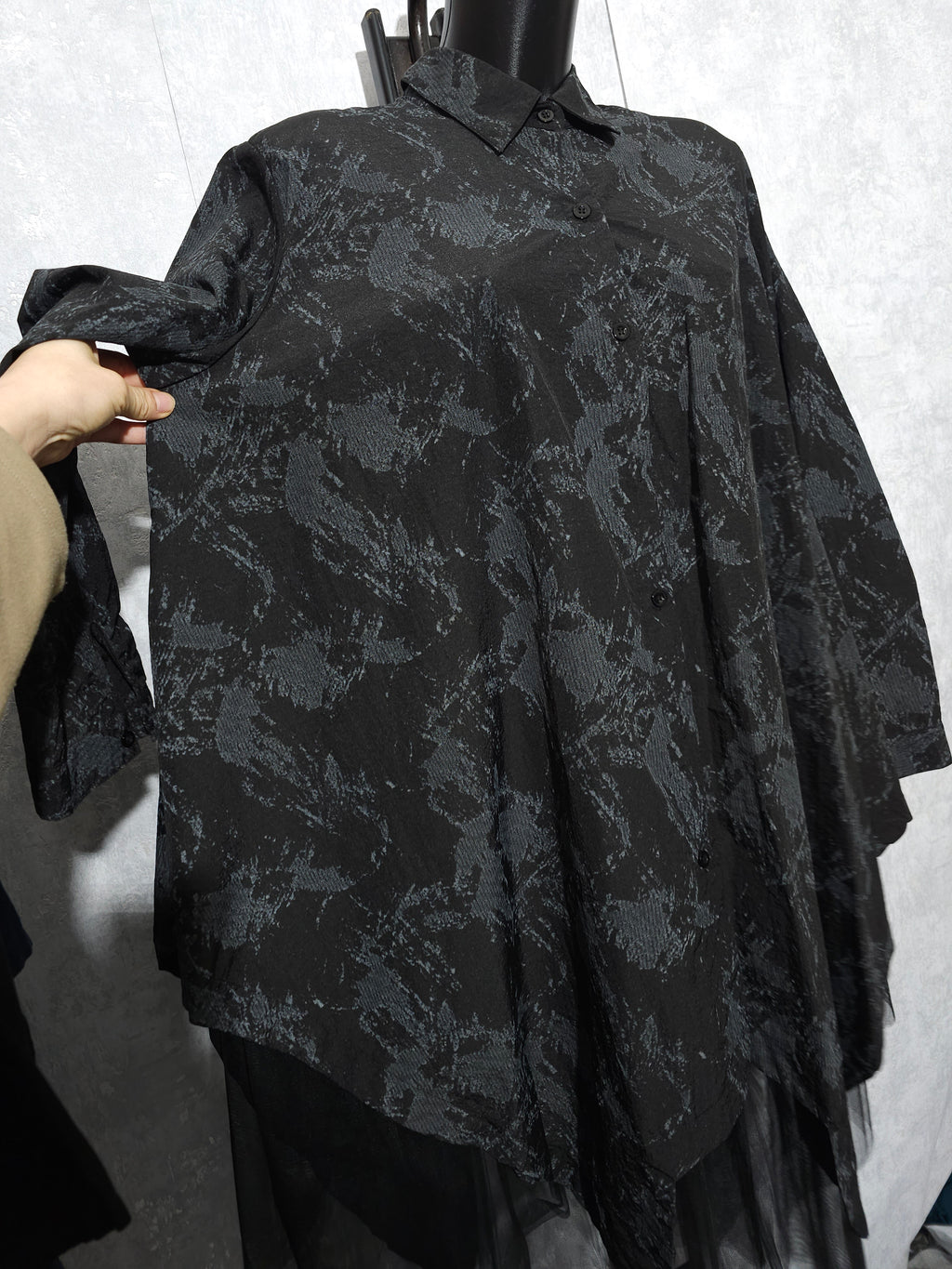 Oversize Tunika / Longbluse mit Muster & Tüll – Schwarz (XXL–XXXL)