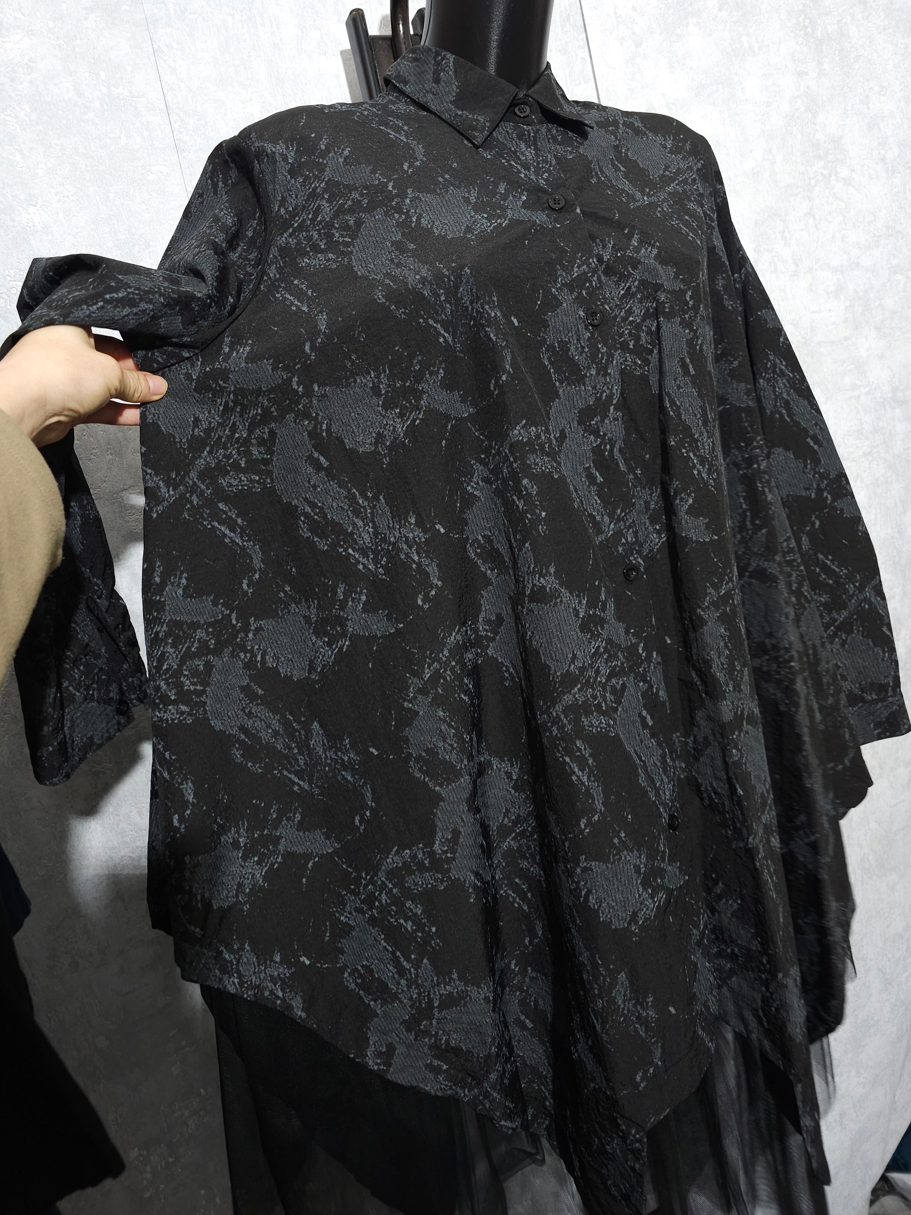 Oversize Tunika / Longbluse mit Muster & Tüll – Schwarz (XXL–XXXL)