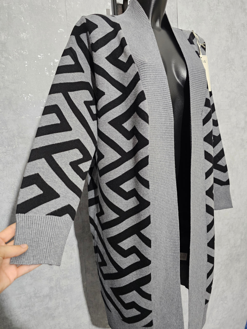 Damen Strick-Cardigan • Lang & Weich • Modernes Muster •M/L und L/XL • Grau/Schwarz