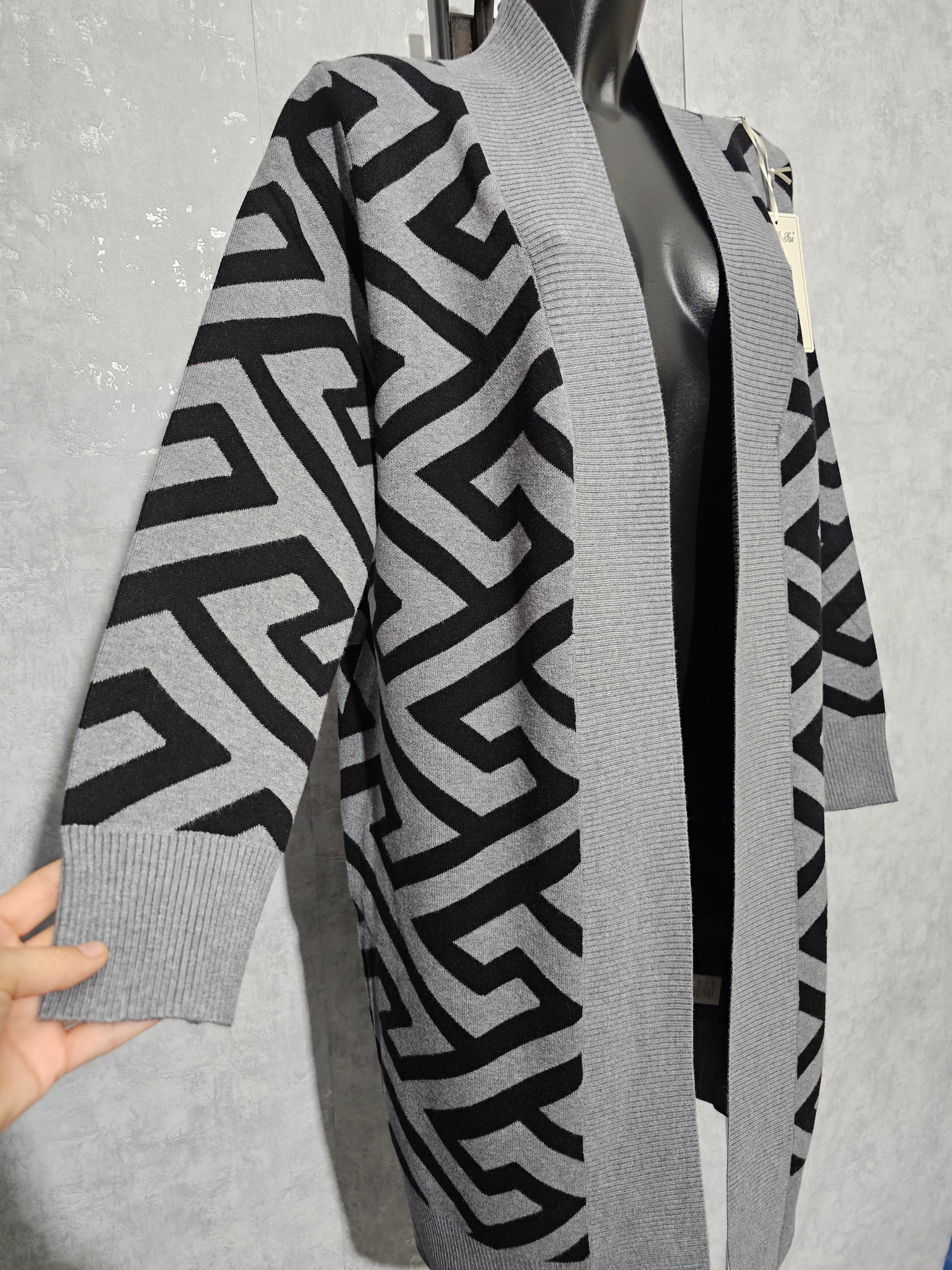 Damen Strick-Cardigan • Lang & Weich • Modernes Muster •M/L und L/XL • Grau/Schwarz