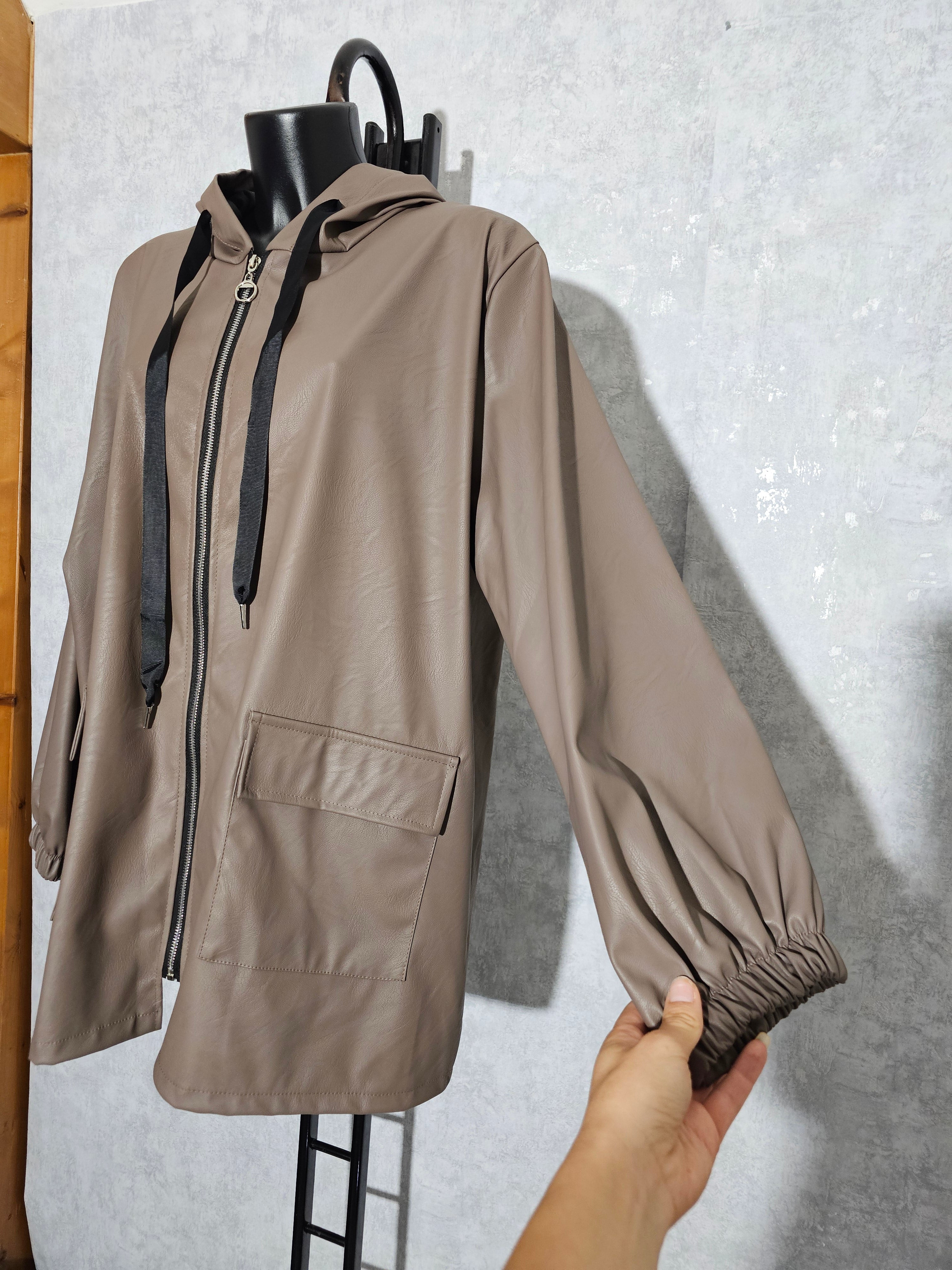 Oversize Kunstleder-Jacke mit Kapuze